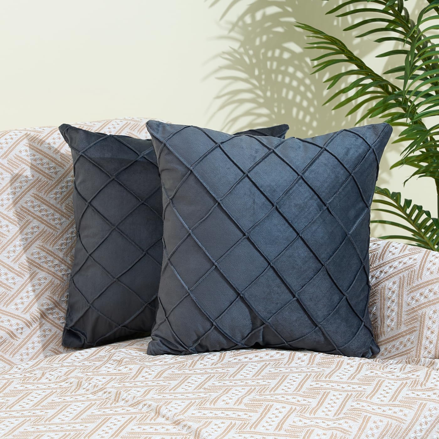 Sioloc Juego de 2 fundas de almohada decorativas de terciopelo, fundas de cojín cuadradas y suaves para el hogar, sofá o cama, 18 x 18 pulgadas,