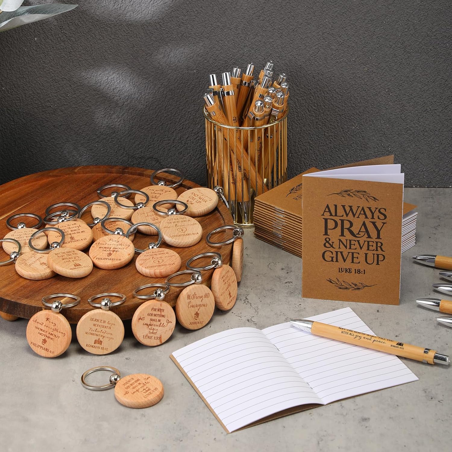 Seajan Los regalos cristianos incluyen cuadernos con versículos de la Biblia, bolígrafos inspiradores de bambú, llaveros de madera, regalos de