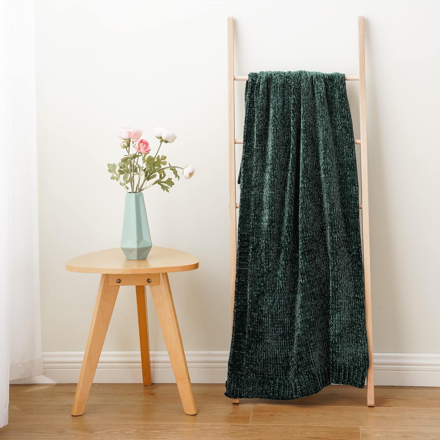 BATTILO HOME Manta de punto de felpilla para decoración del hogar, color verde navideño, para sofá, manta súper suave, 51 x 67 pulgadas