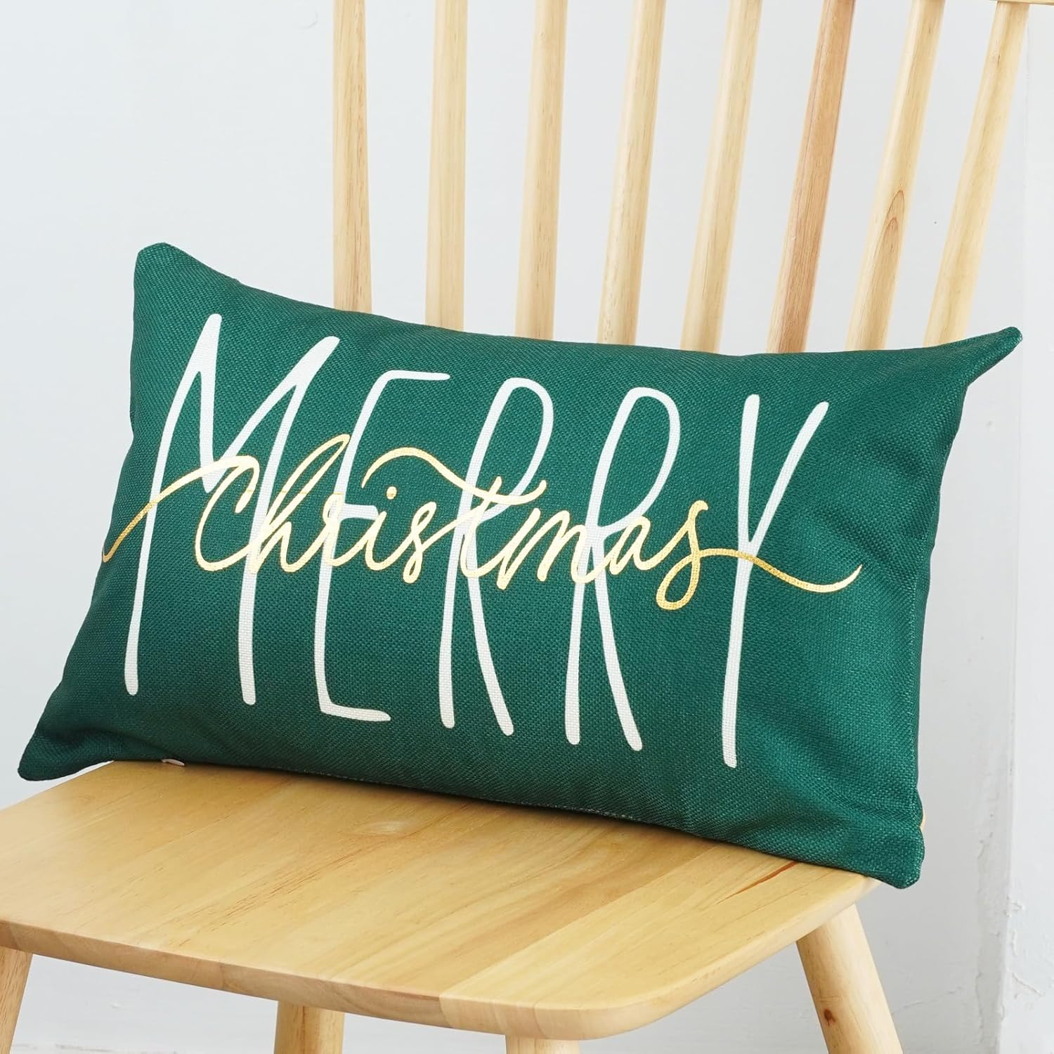 ONWAY Funda de almohada de Navidad de 12 x 20 pulgadas, diseño de Feliz Navidad, color dorado y verde, decoración de casa de campo, para sofá,