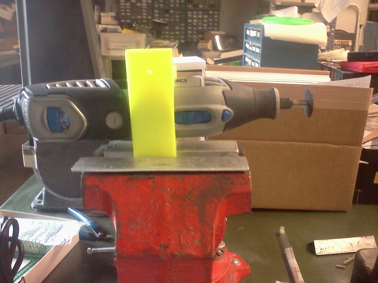 Soporte para Dremel 4000, 4200 para Tornillo y Mesa PN DH-4000VT Amarillo