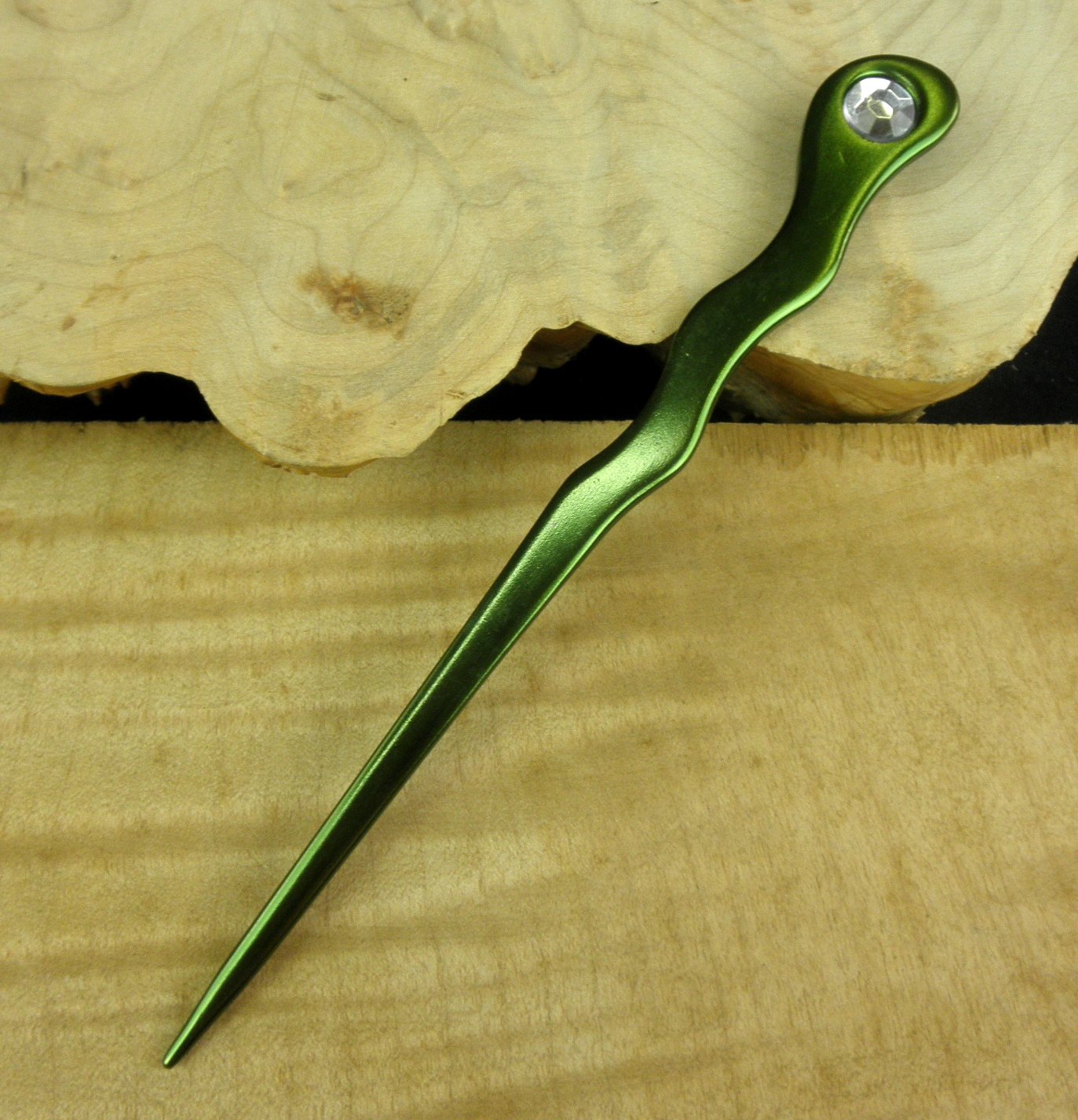 Un metal de aluminio anodizado espiral 6 “palo de pelo con diamantes de imitación transparente púas Pic Pin Fork (verde)
