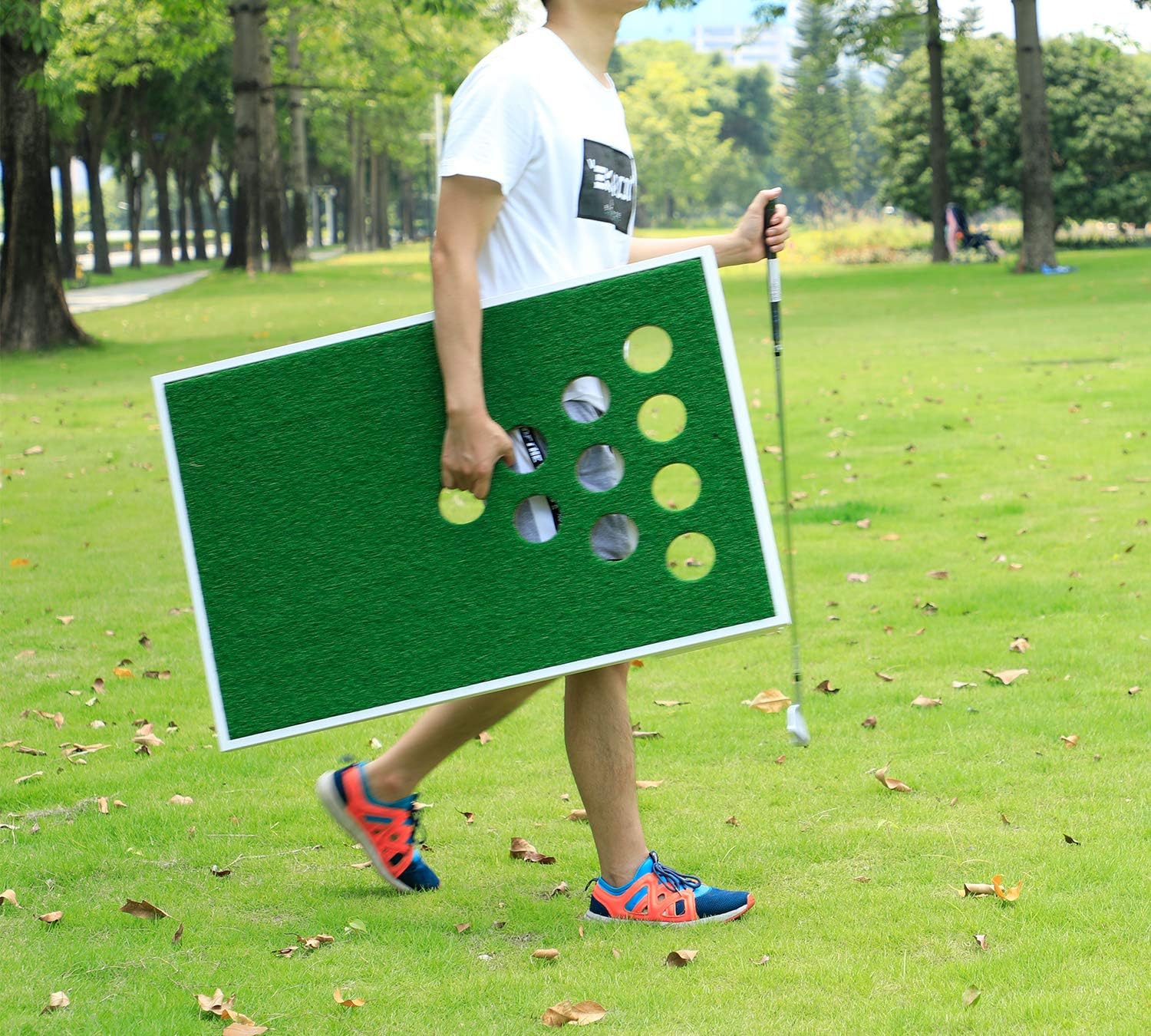 OOFIT Juego de Cornhole de golf combinado con juego de pong, tablas de juego de astillado con alfombrillas de astillado y pelotas de golf para