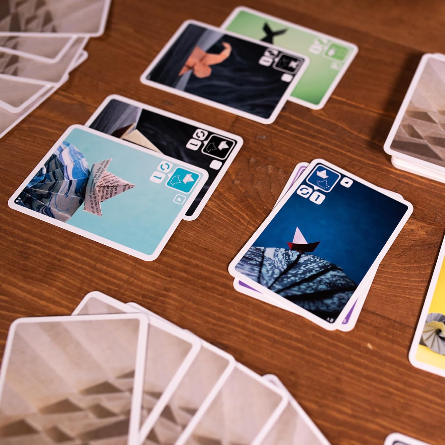Pandasaurus Games Juego de cartas de sal marina y papel, juego de estrategia con temática oceánica, ritmo rápido y táctico, divertido juego familiar