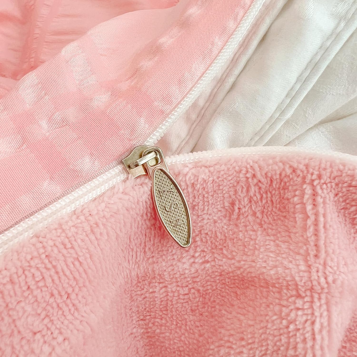 Beyeutao Juego de funda de edredón de sirsaca de terciopelo, tamaño Queen, funda de edredón de sirsaca rosa, juego de ropa de cama de franela