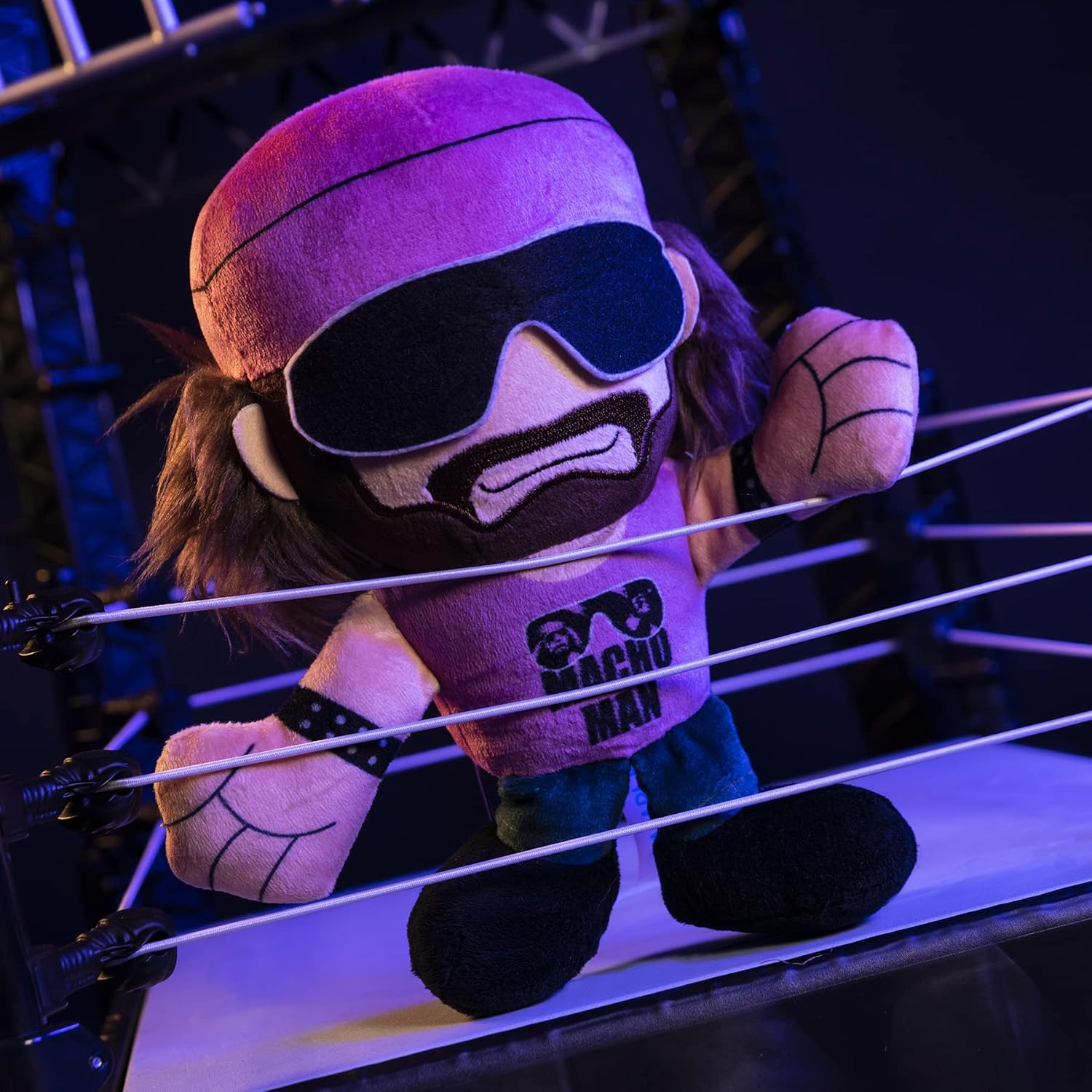 Bleacher Creatures WWE Macho Man Randy Savage – Peluche de 8 pulgadas Kuricha sentado – Juguete suave inspirado en Chibi