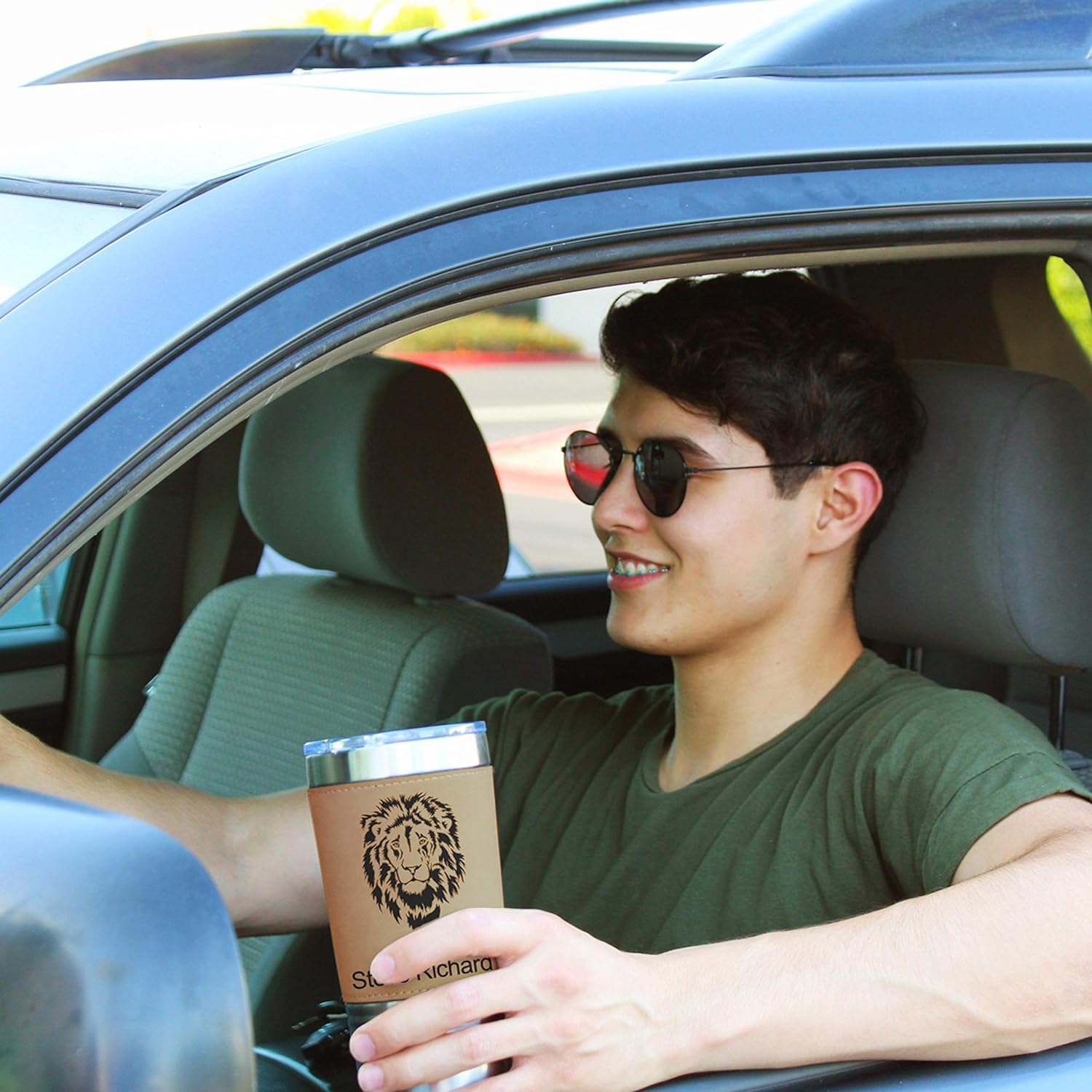 LaserGram Taza aislada al vacío de 20 onzas, cabina de camión, grabado personalizado incluido (cuero sintético, rústico)
