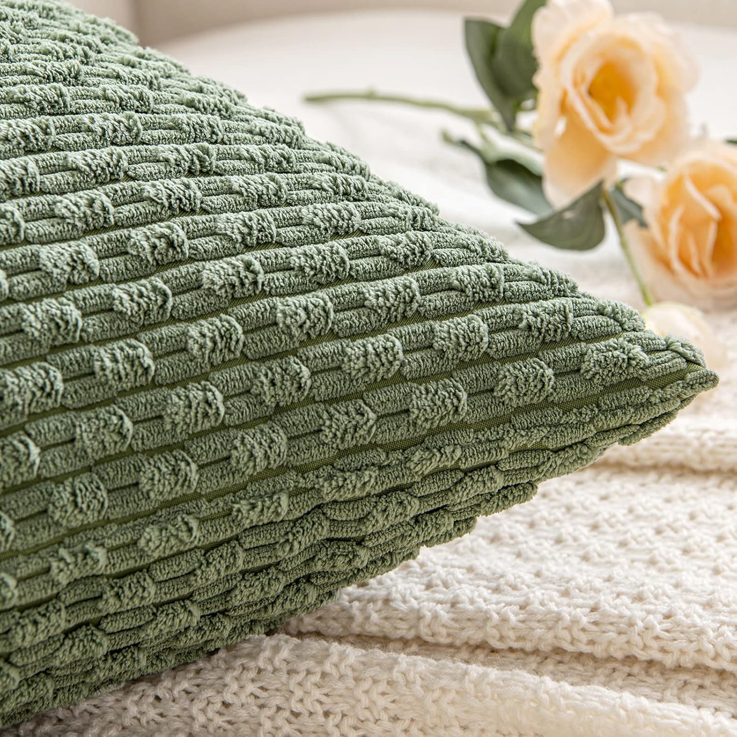 Paquete de 2 fundas de almohada de pana suave de 18 x 18 pulgadas, color verde salvia para sofá, cama y sofá