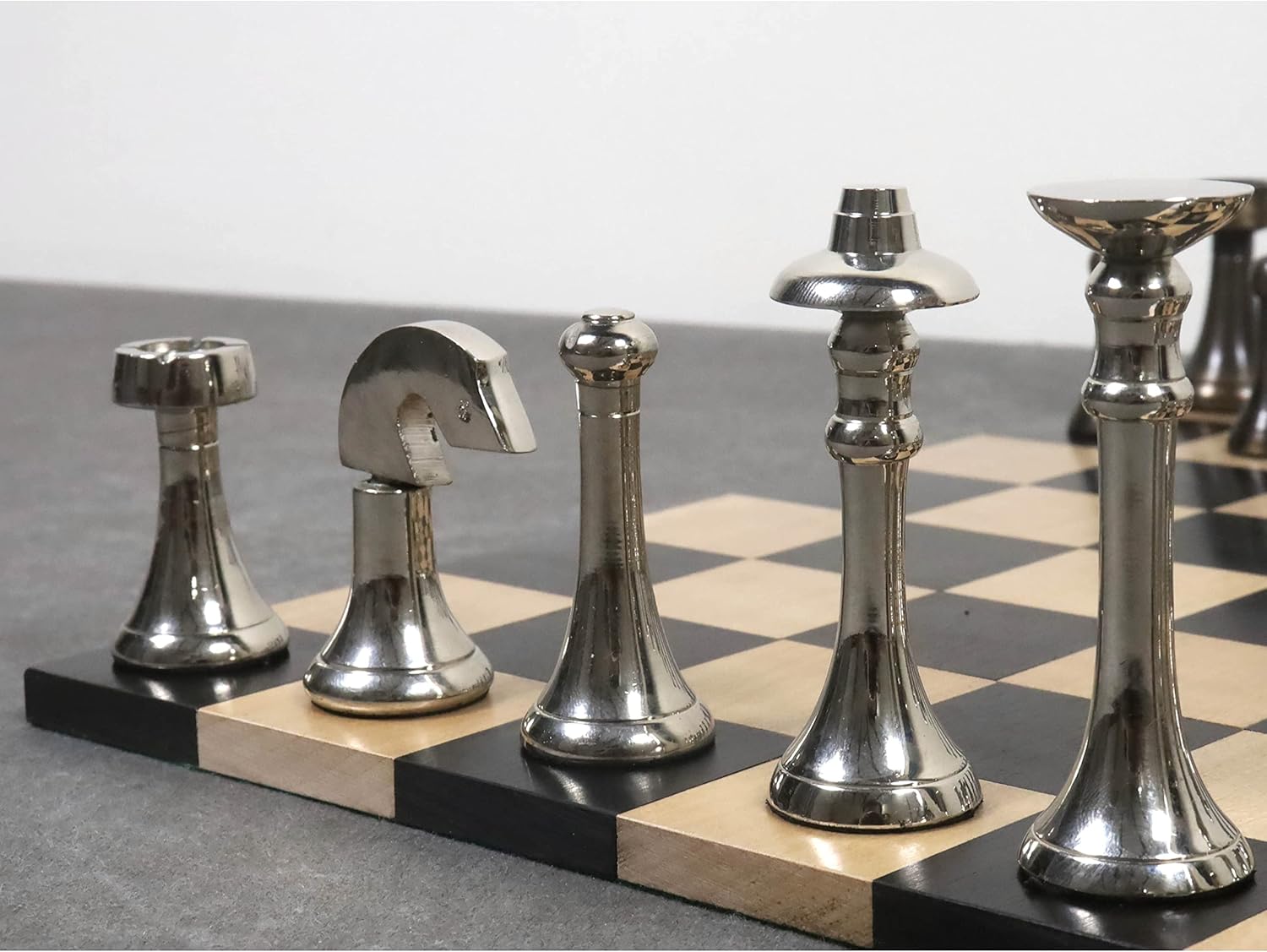 RoyalChessMall – Juego de piezas de ajedrez de lujo de latón contemporáneo de 3.1 pulgadas, plata y antiguo