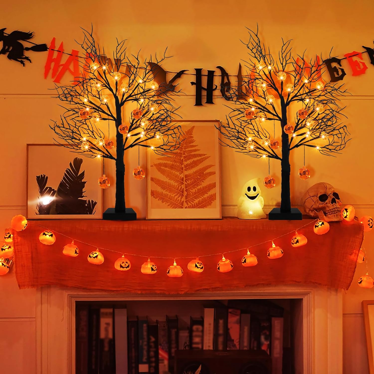 Paquete de 2 árboles negros de Halloween de 24 pulgadas con temporizador, árbol de mesa iluminado con pilas de 24 luces LED con 12 luces naranja