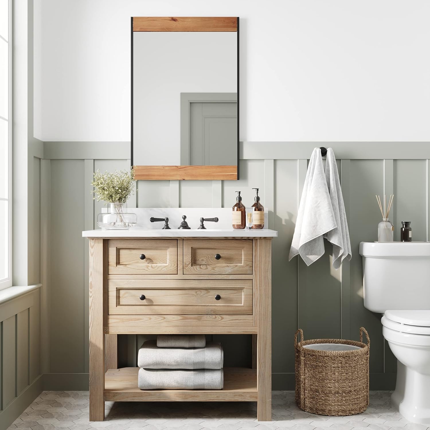 Barnyard Designs Espejo de pared de madera estilo casa de campo de 24 x 36 pulgadas, espejo moderno con marco de metal rústico y madera para tocador