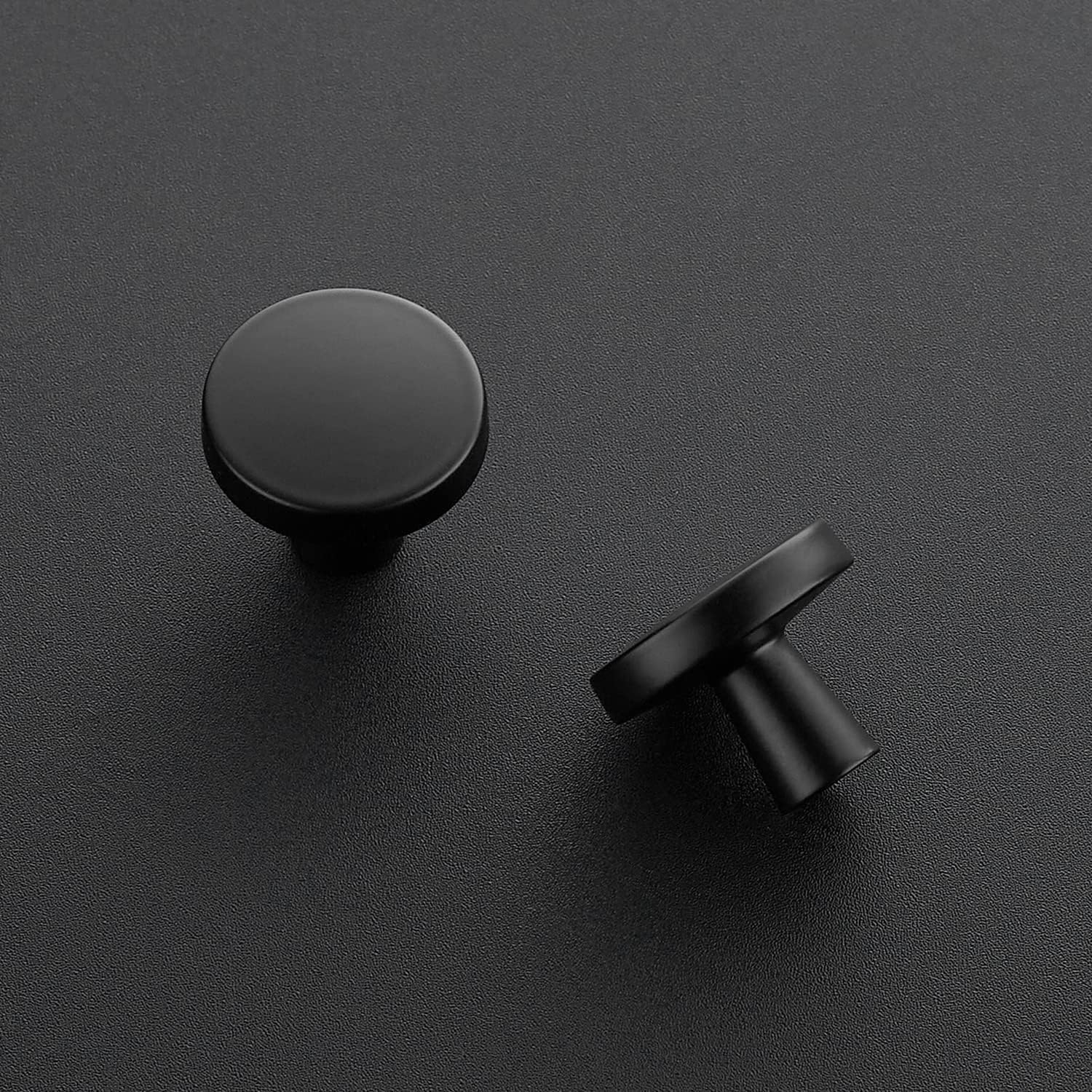 Ravinte YN5HS50 – Paquete de 50 perillas redondas sólidas para gabinetes de cocina de 1-14 pulgadas, pomos de cajones de aparador, color negro mate,