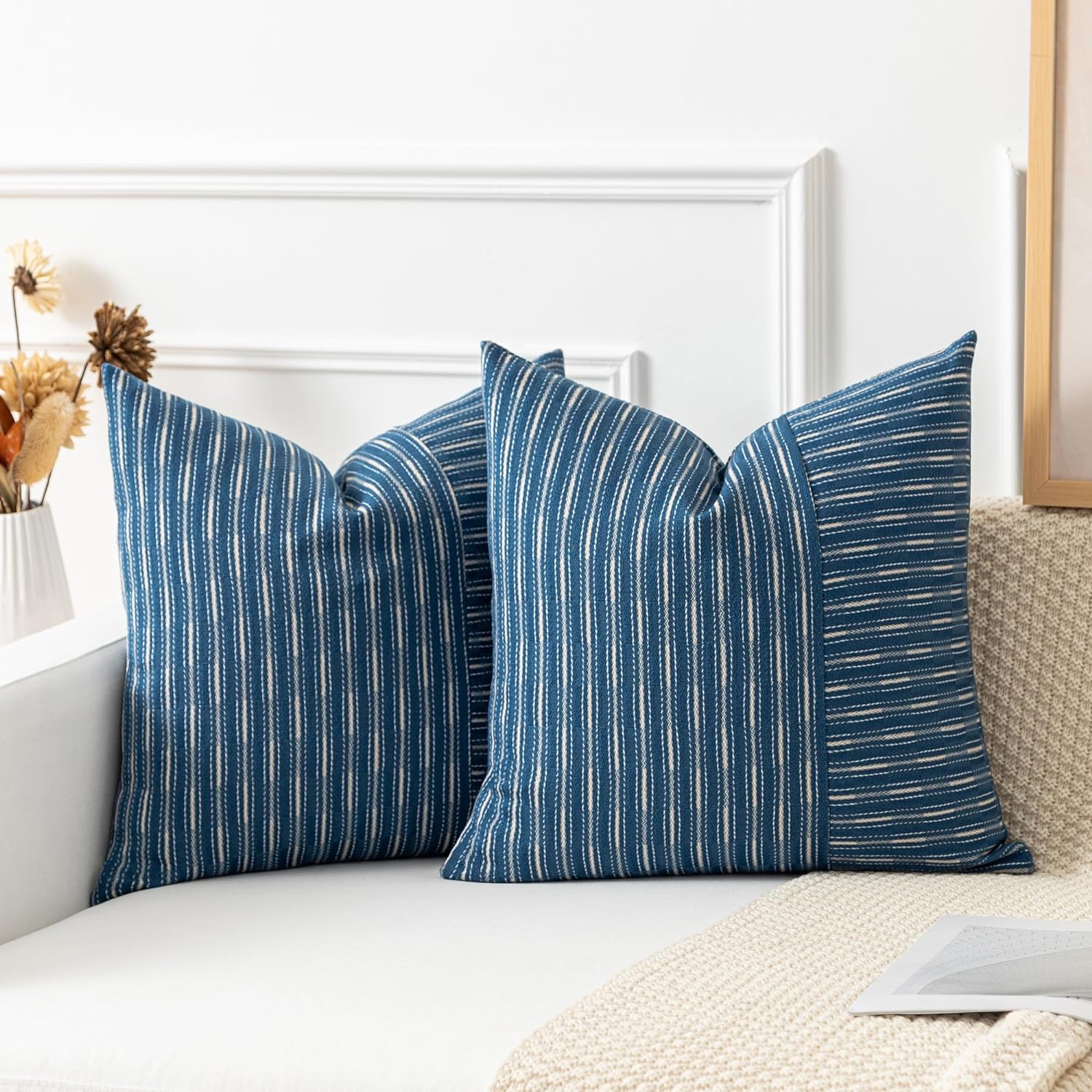 Kevin Textile – Juego de 2 fundas de almohada decorativas de lino a rayas de color azul marino y beige, 24 x 24 pulgadas, para sofá o dormitorio