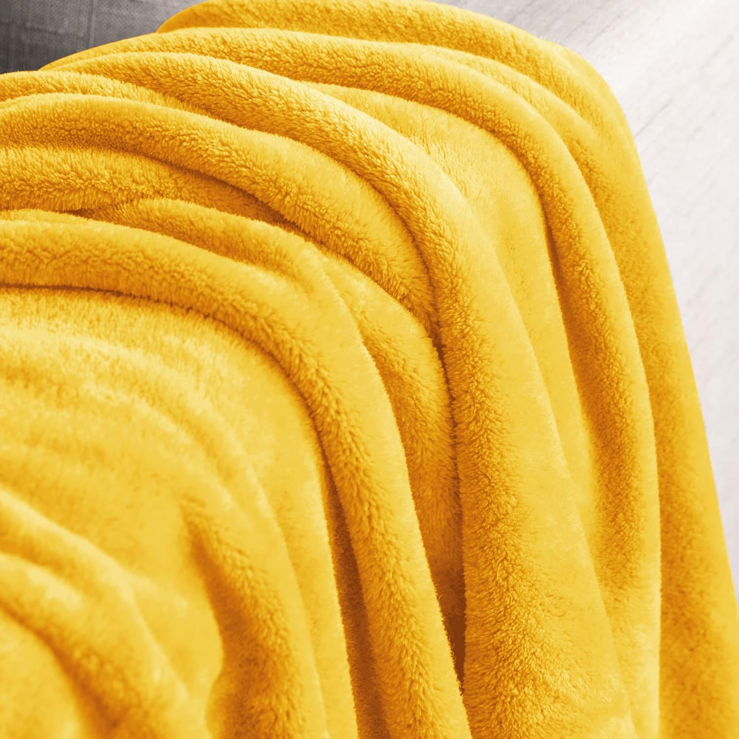 BEDELITE Manta de forro polar para sofá y cama, manta de felpa de microfibra difusa, mantas súper suaves y cálidas para el invierno