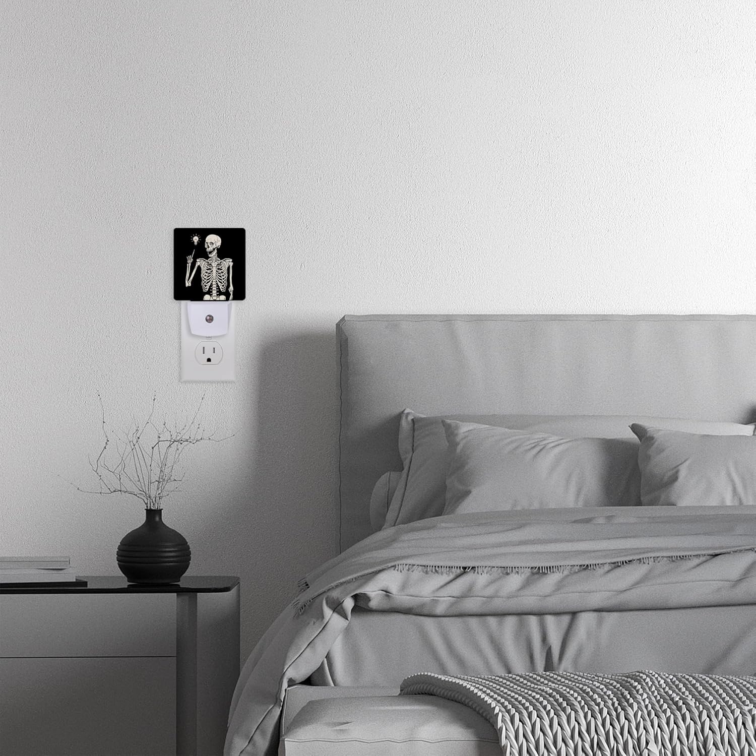 Divertida luz nocturna de calavera para niños, luz nocturna LED de esqueleto bohemio enchufable a la pared con sensor de atardecer a amanecer para
