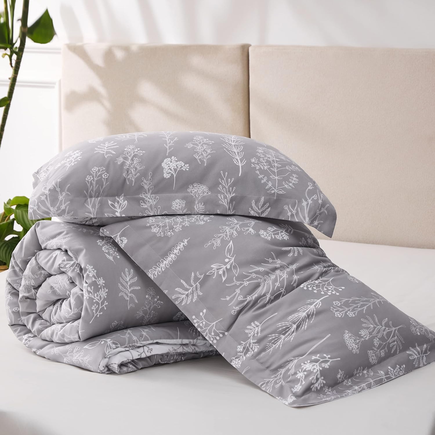 Bedsure Juego de edredón California King, edredón gris, juego de cama tamaño California King, bonito juego de ropa de cama floral Cali King, 3