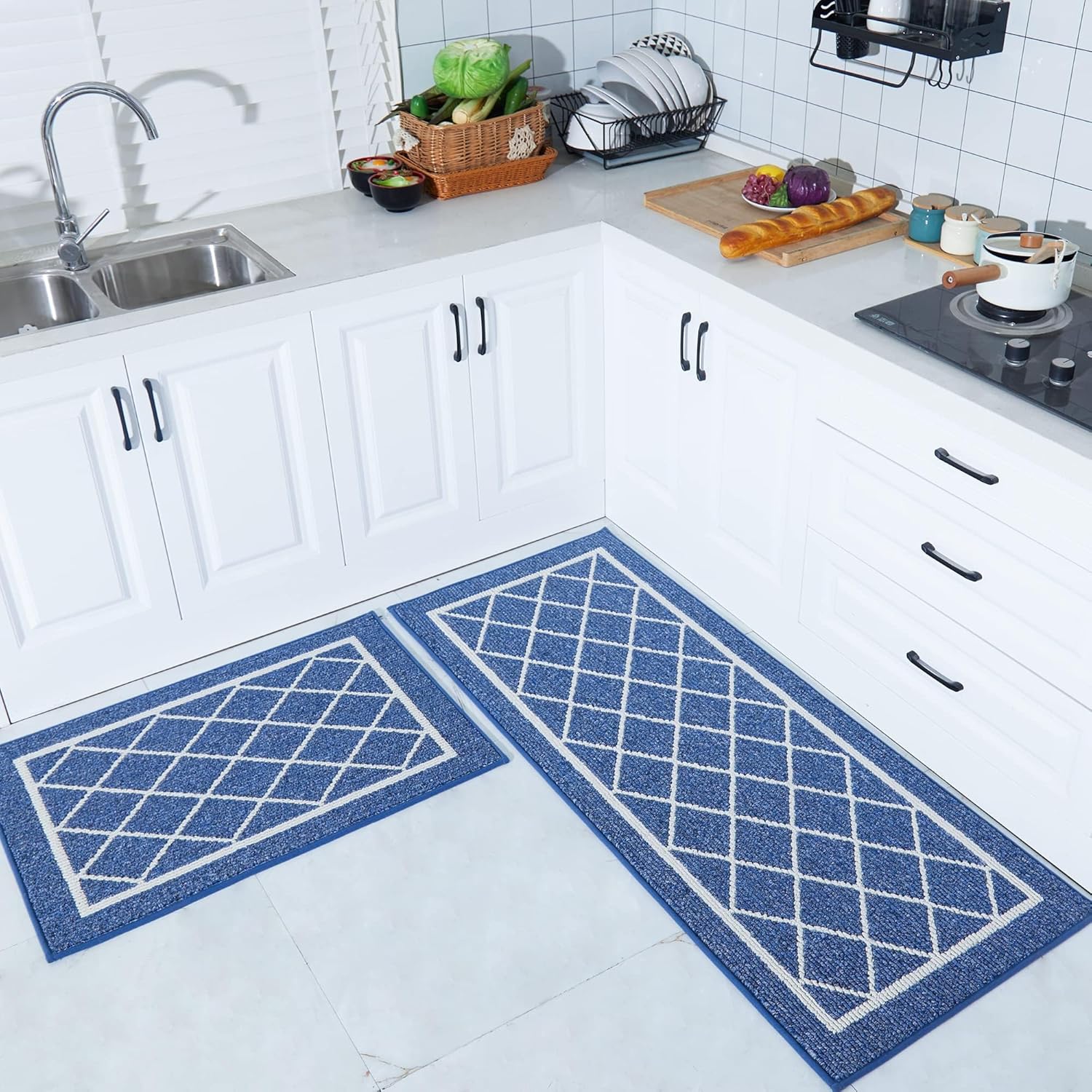 BEQHAUSE – Juego de 2 tapetes de cocina lavables, antideslizantes, juego de 2 tapetes de cocina absorbentes, color azul marino con respaldo de