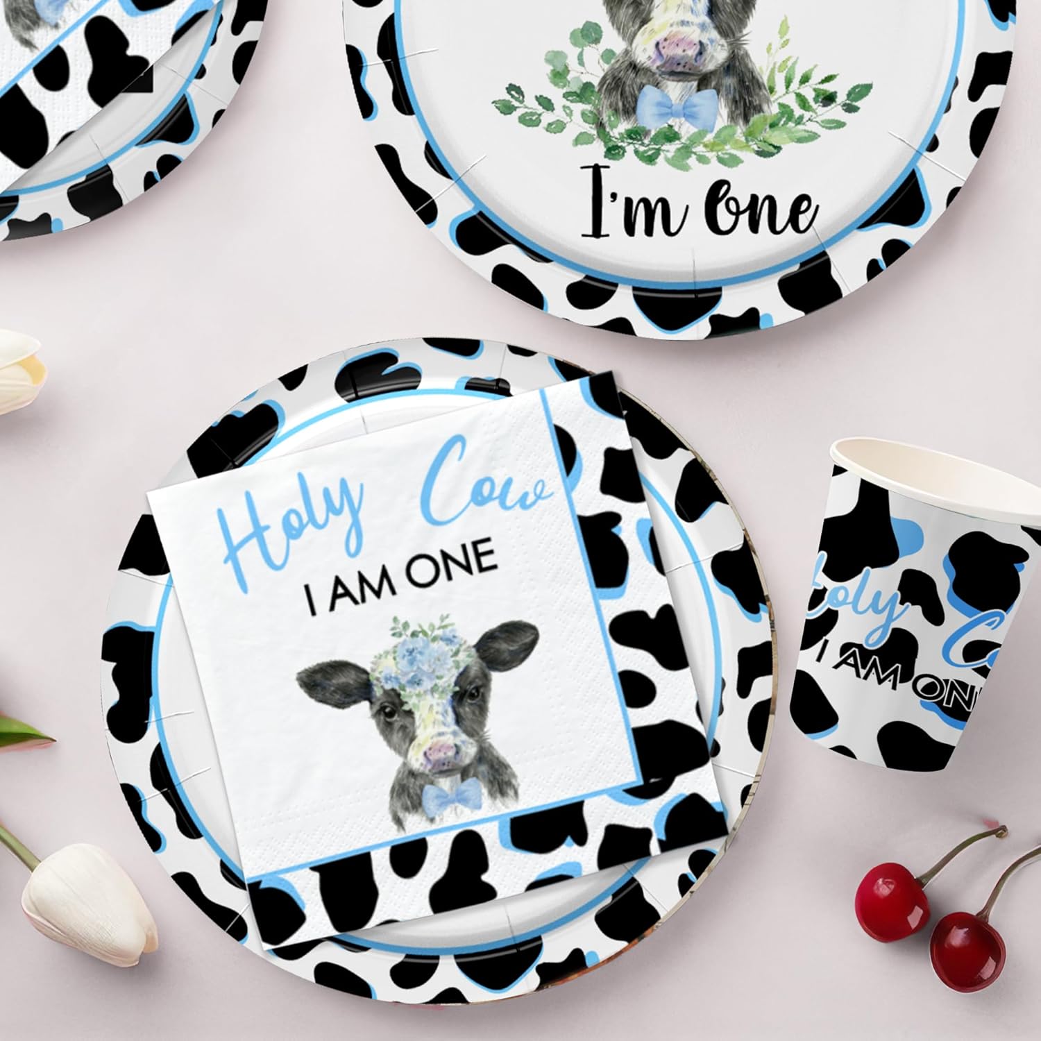 Holy Cow – Decoraciones de cumpleaños con texto en inglés “I’m One”, suministros para fiesta de primer cumpleaños con estampado de vaca, platos,