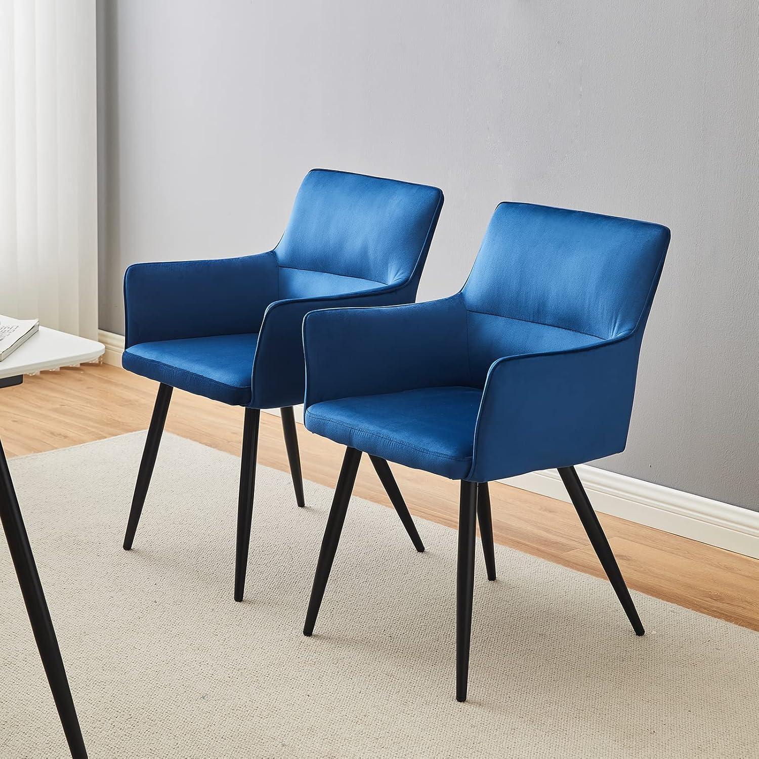 TUKAILAi Juego de 4 sillas de comedor de ocio, asiento tapizado de terciopelo con reposabrazos, respaldo y patas de metal, cómoda silla de salón