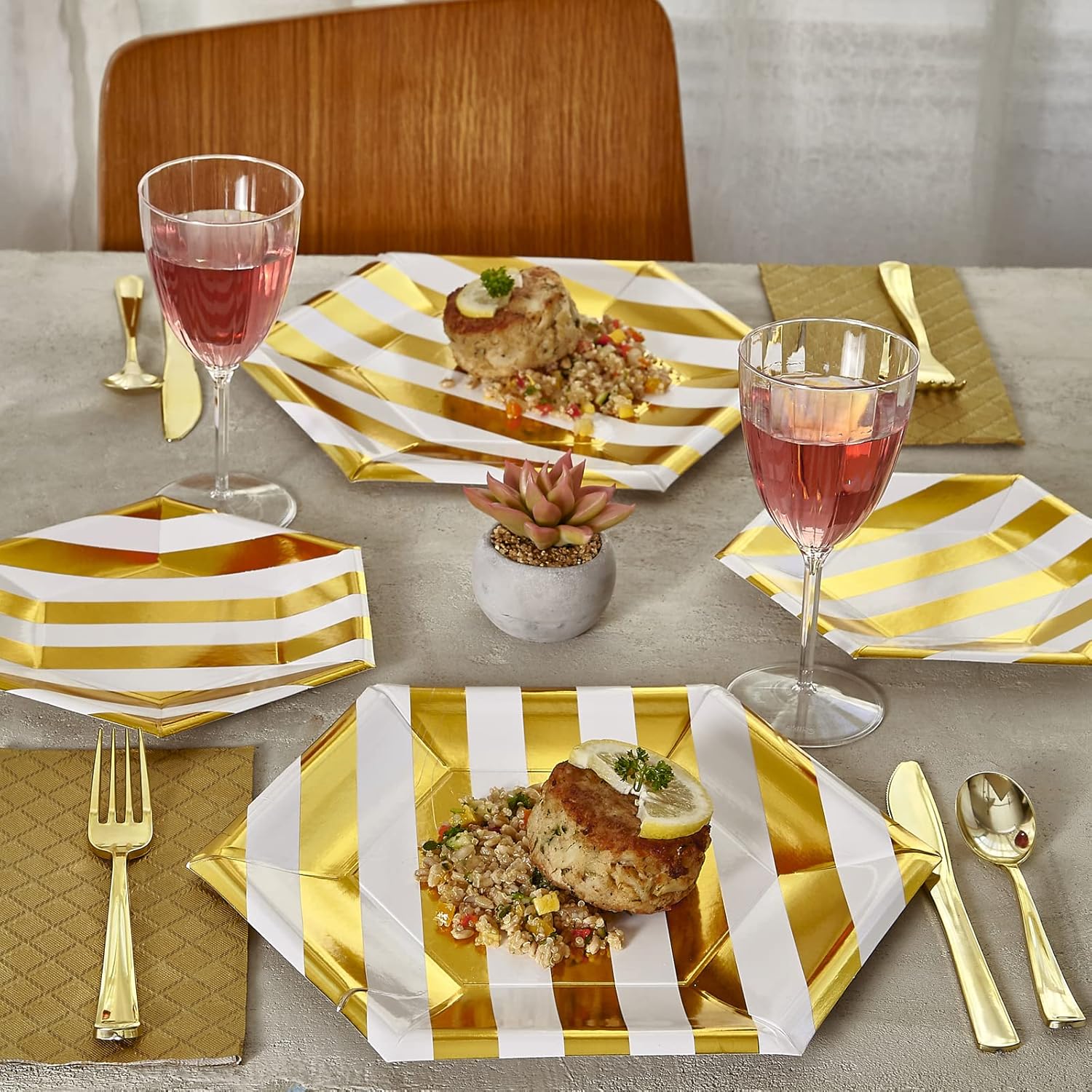 SILVER SPOONS Platos laterales desechables  24 piezas  Hecho de materiales de papel pesados  Rayas – Oro  7.5 pulgadas