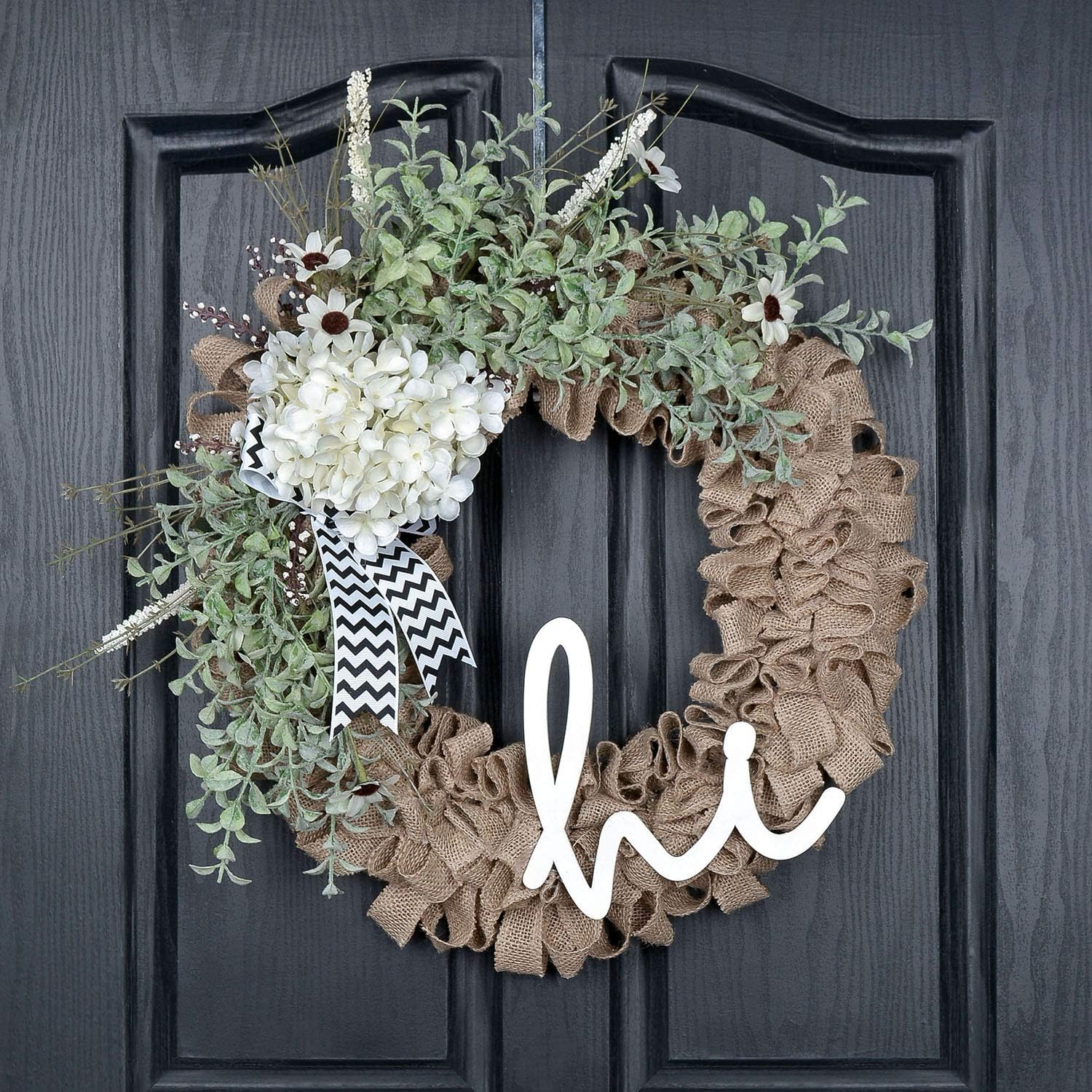 QUNWREATH Corona de arpillera para puerta delantera, corona de arpillera de 18 pulgadas, hecha a mano, corona de hortensias de granja  vid (blanco