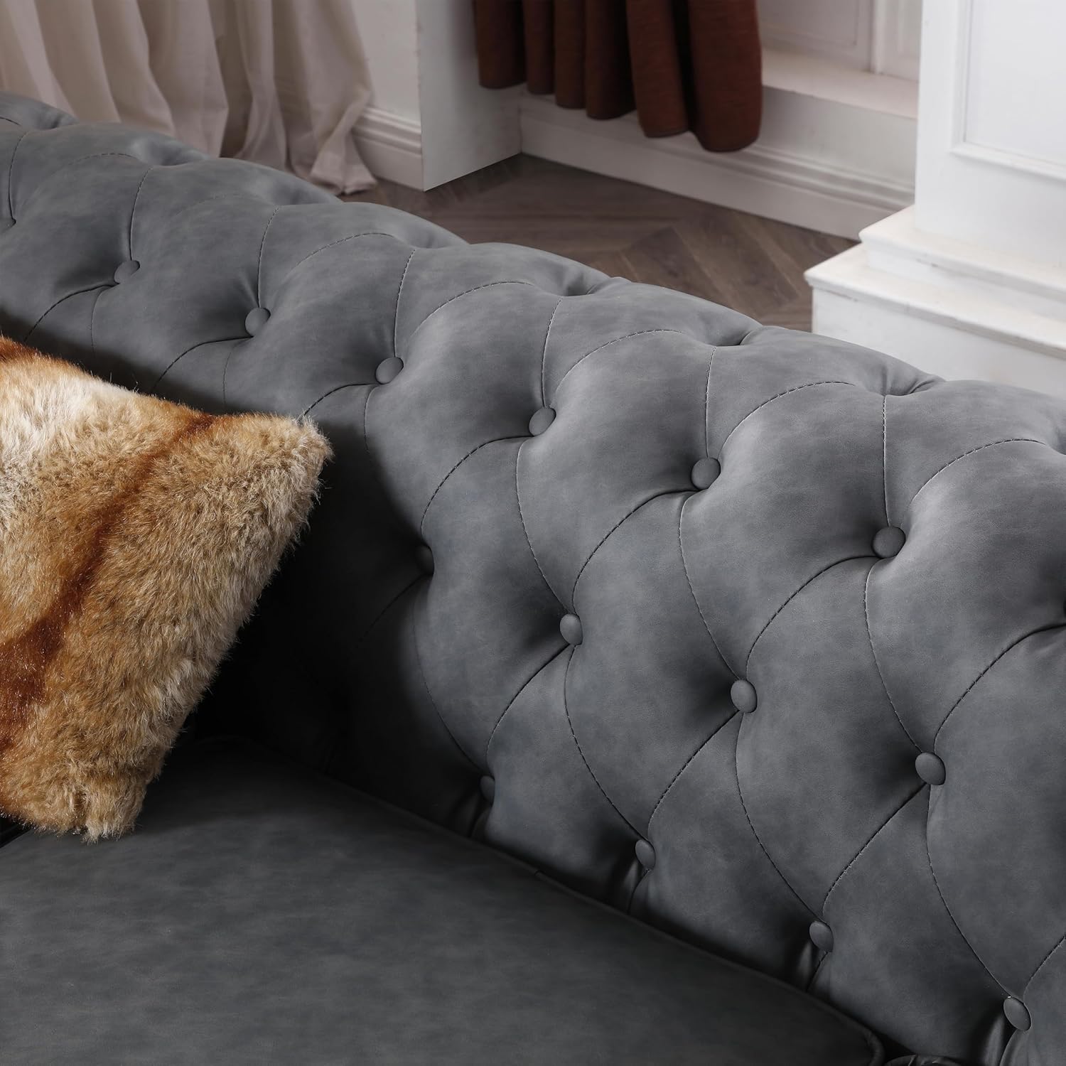 Sofá Chesterfield, sofá tapizado de piel sintética de 89 pulgadas con respaldo bajo, brazo enrollado y ribete de cabeza de clavos, sofá clásico de 3