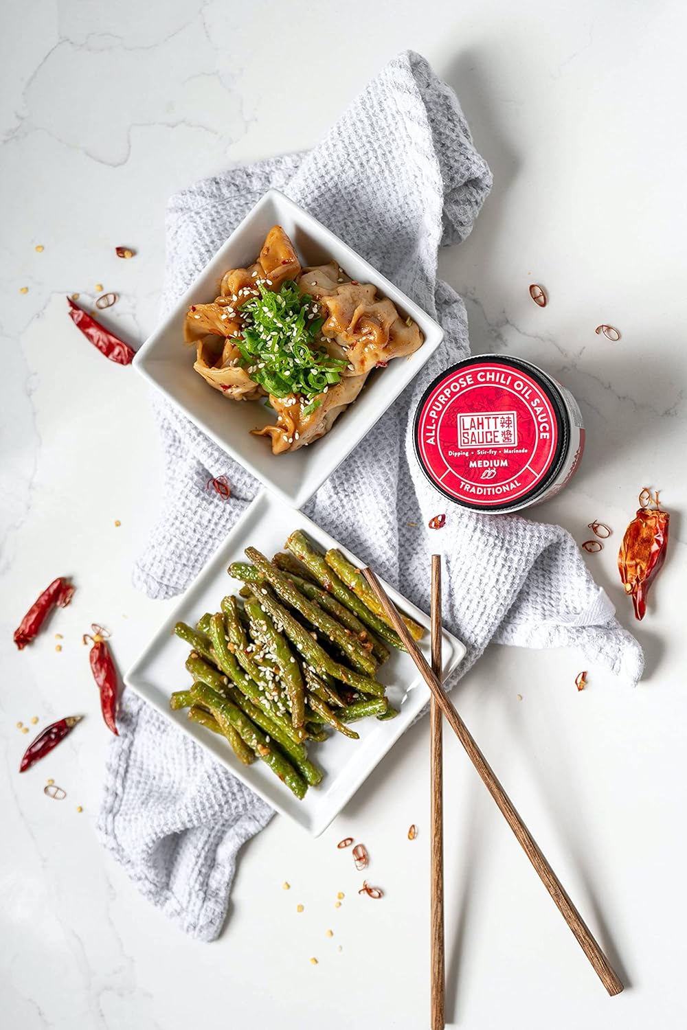 Lahtt Sauce Aceite de chile multiusos prémium (tradicional) hecho con tocino y camarones, calor medio, ingredientes simples y naturales sin OMG, sin