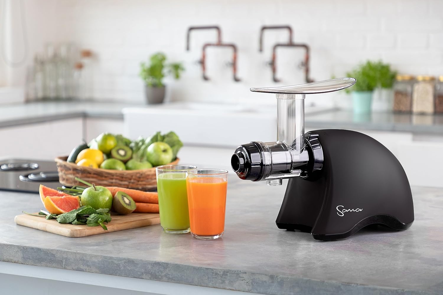 Cold Press SANA 707 Exprimidor clásico horizontal de velocidad lentabaja  Fácil de limpiar, potente motor, alimentación automática, compacto,