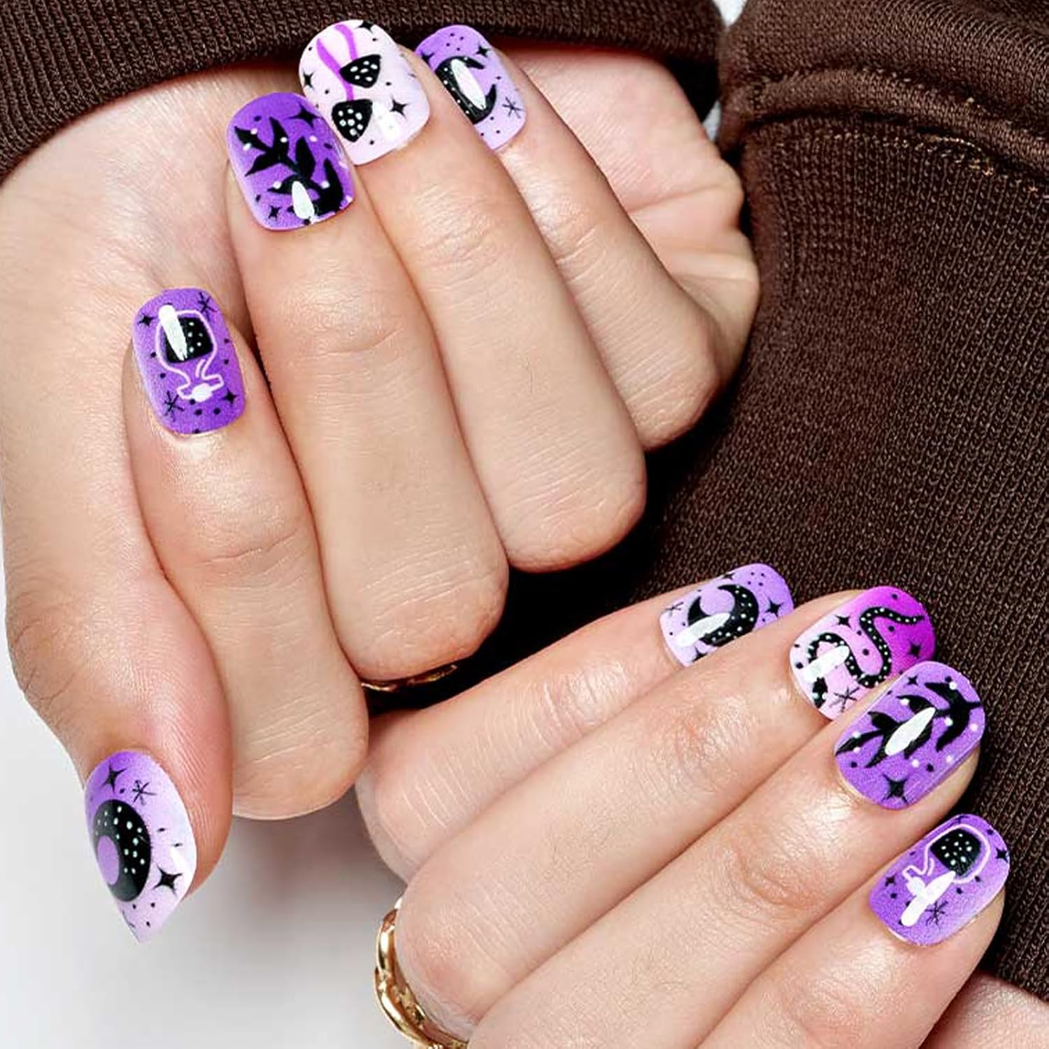 GLAMERMAID – Uñas postizas extra cortas a presión, uñas de gel con pegamento de serpiente y hongos góticos, 24 unidades, redondas, reutilizables,