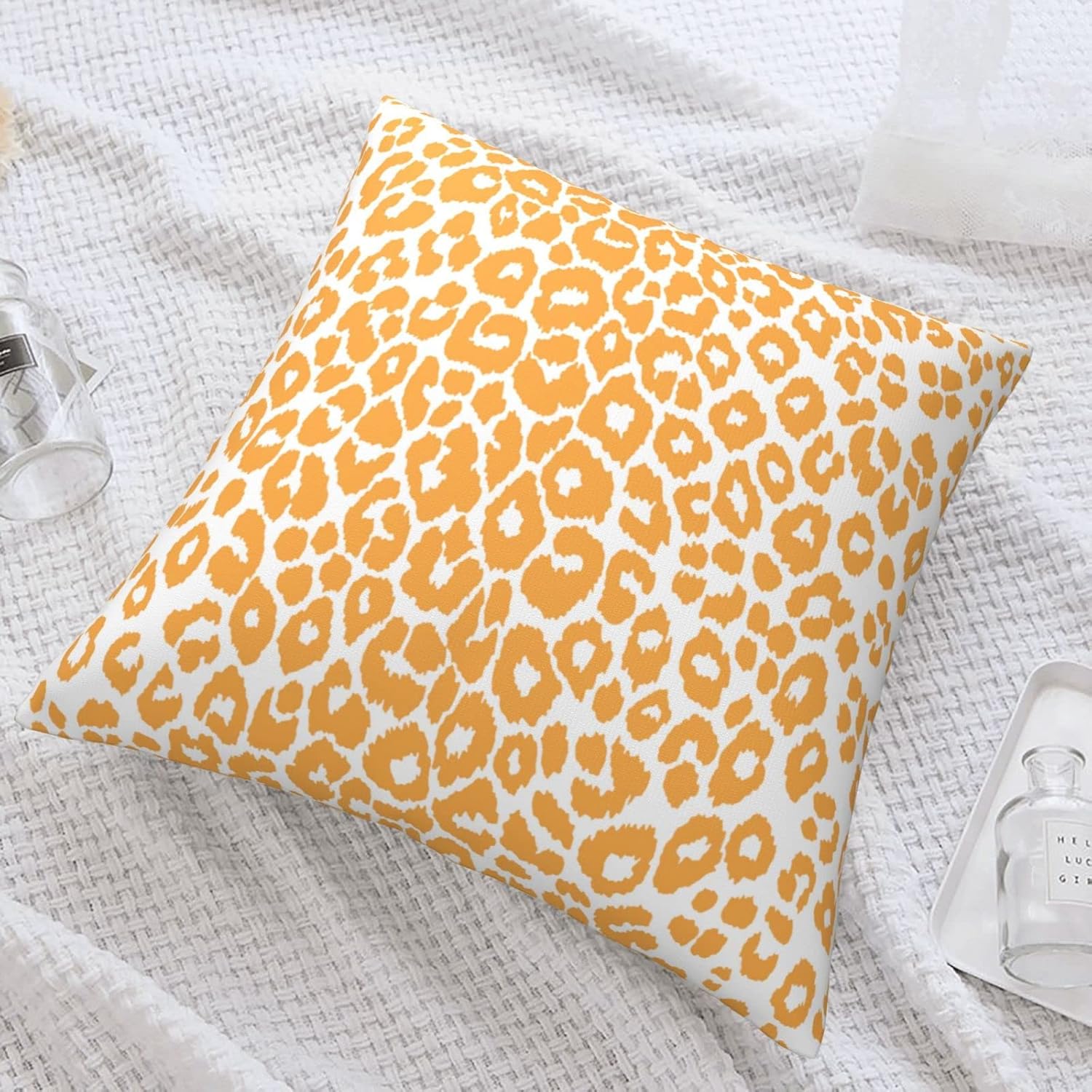 Funda de almohada amarilla con estampado de leopardo simple, refrescante para todas las estaciones, con cremallera oculta, 18 x 18 pulgadas,