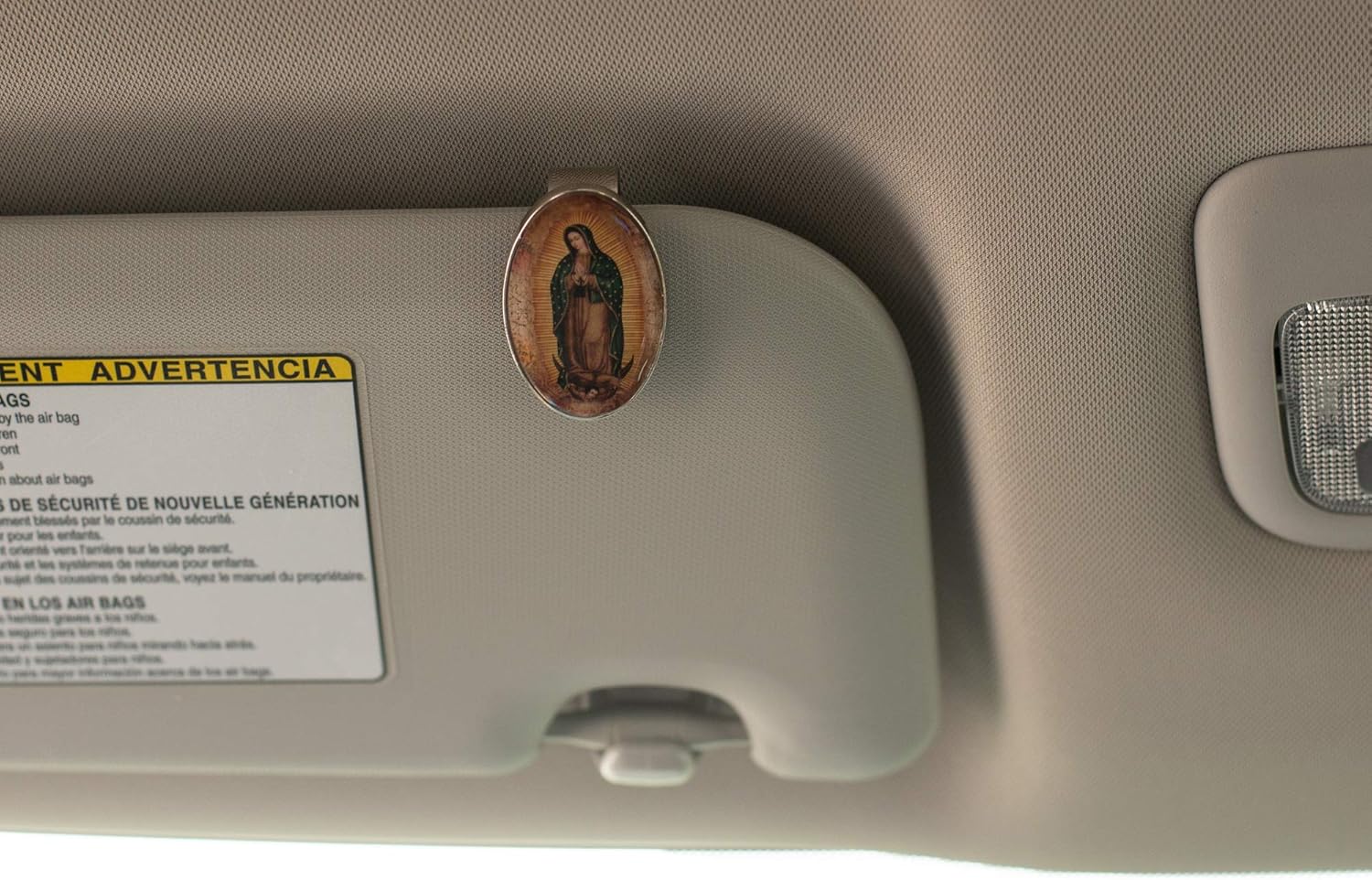 Roman Clip de visera Nuestra Señora de Guadalupe, 2 pulgadas de altura