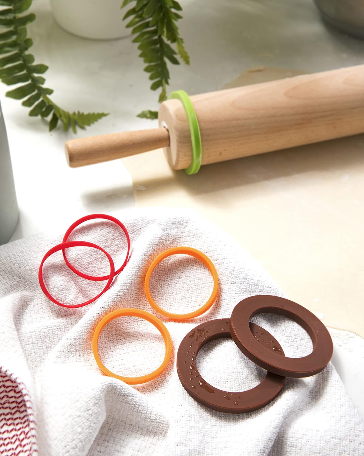 Talisman Designs Bandas de silicona para rodillos  Juego de 8 piezas  Garantiza el grosor de la masa  Accesorios para hornear  Anillos de rodillo