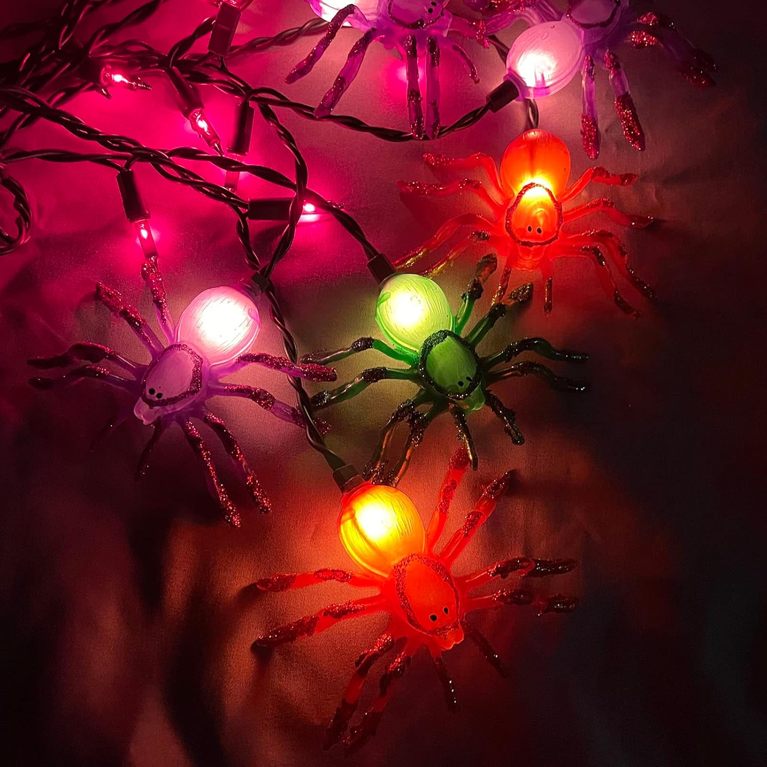 Jasneniebo Luces decorativas de Halloween, 25 bombillas enchufables de 7 pies, tira de luces de Halloween con 10 arañas conectables, cortina de