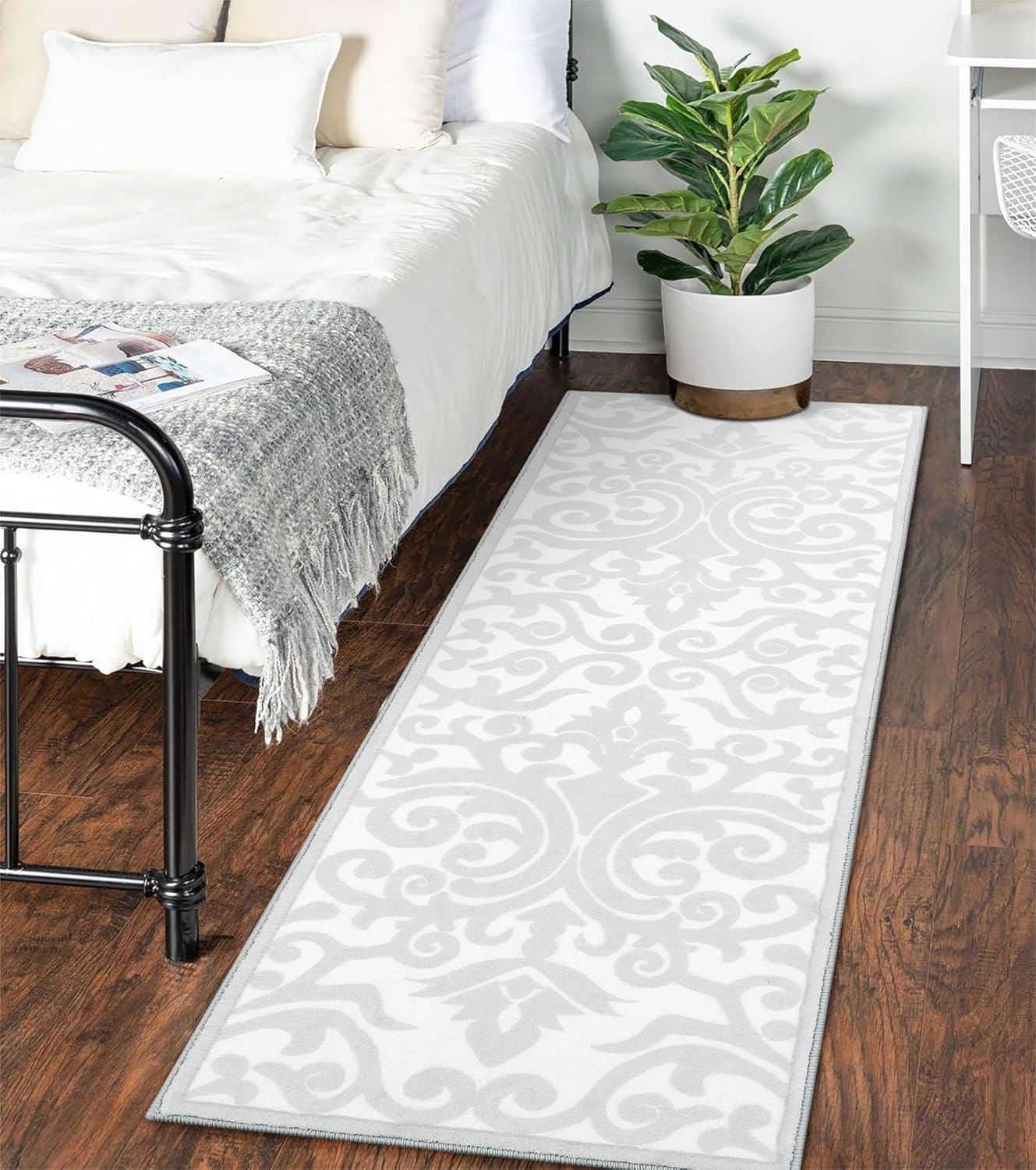 Uphome Alfombra de pasillo gris claro, vintage, floral, extra larga, antideslizante, lavable a máquina, alfombra de baño de terciopelo suave, de