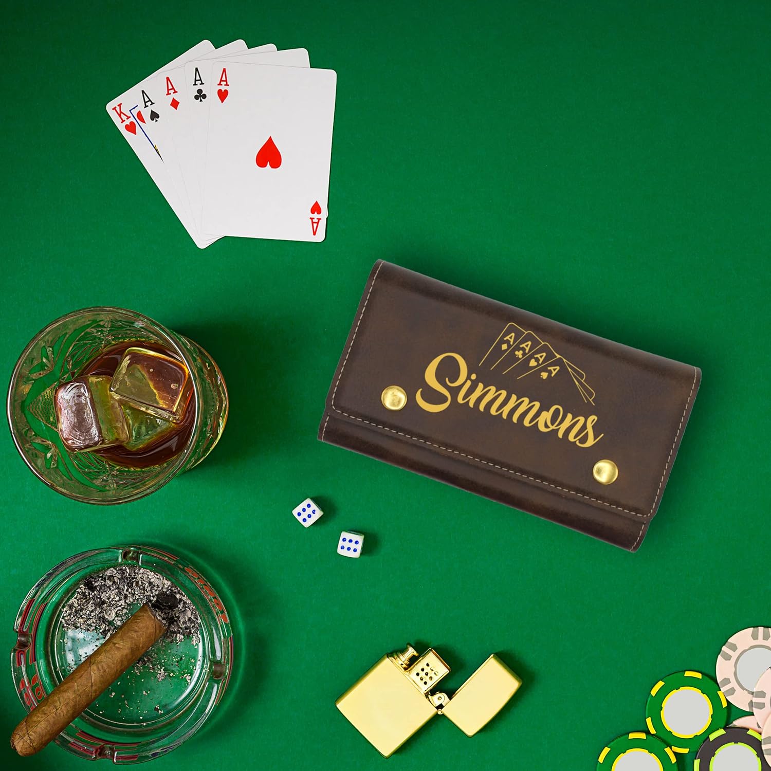 Juego de cartas de juego personalizado y caja de regalo de dados  2 cubiertas y 5 dados dentro de la caja de soporte (cuero crudo con oro)