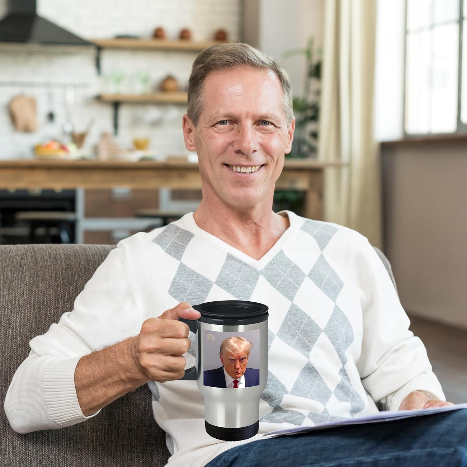 Taza de café Trump Mugshot de 14 onzas  Trump 2023 Georgia Prison Prison Mug Shot Coffee Gift (taza de viaje)