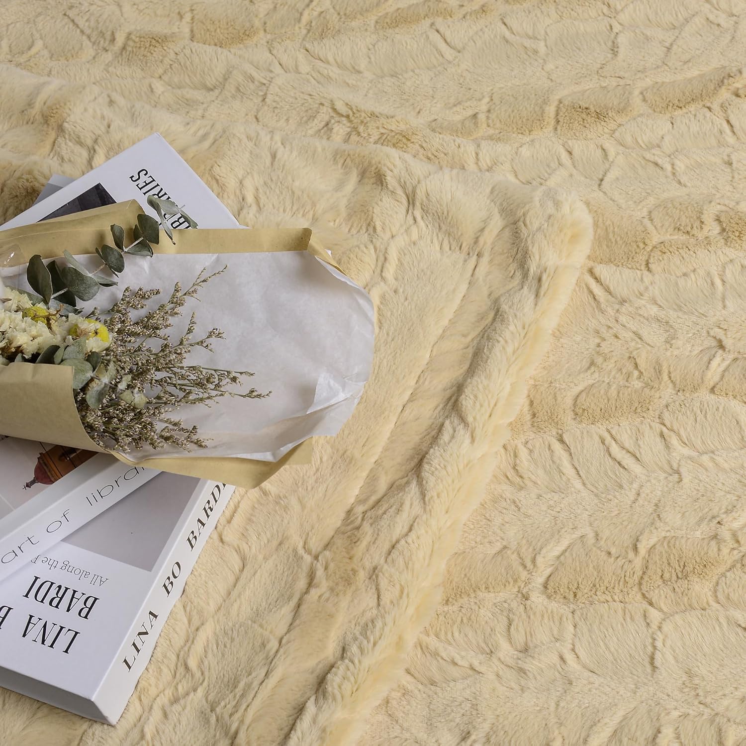Manta de piel sintética reversible, suave y esponjosa, manta de lujo para cama, sofá y sofá, 51 x 63 pulgadas, color beige