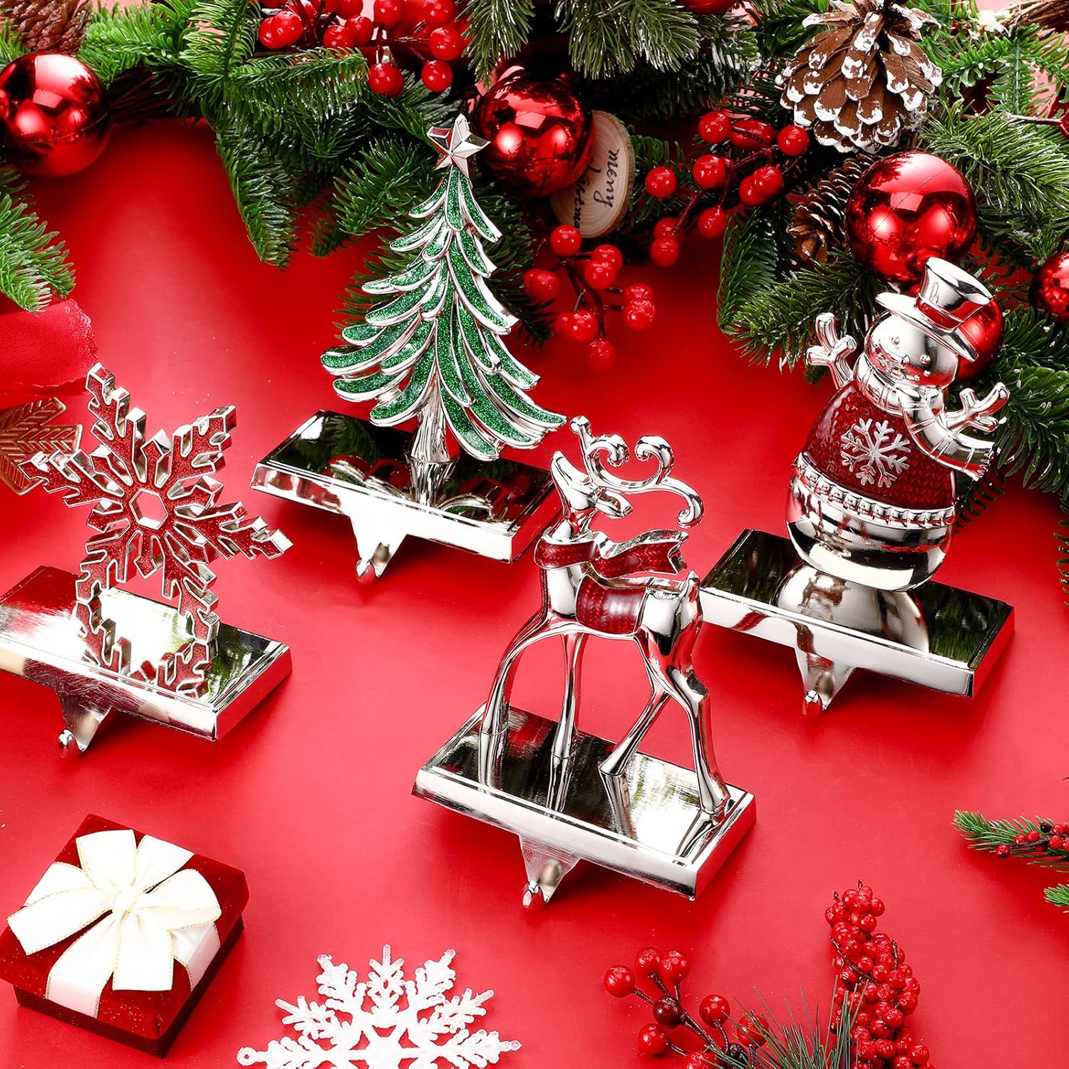 Juego de 4 soportes de calcetines de Navidad para manto, reno, copo de nieve, muñeco de nieve, pino, gancho de metal decorativo, soporte decorativo,