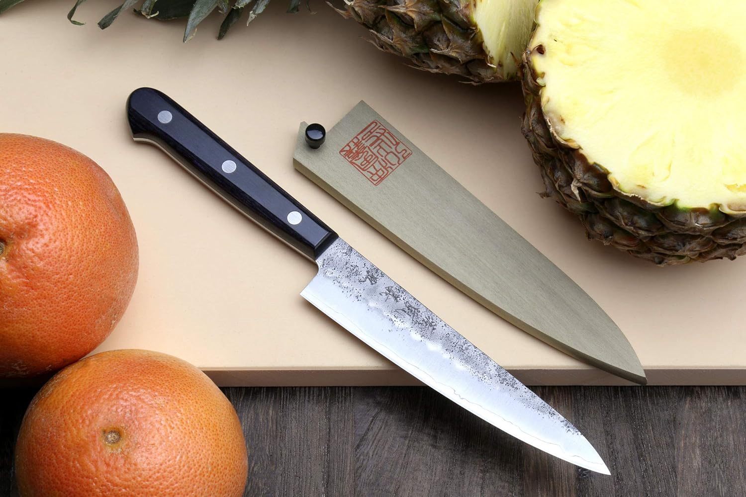 Yoshihiro Cuchillo utilitario de acero inoxidable Nashiji Ginsan de alto carbono resistente a las manchas (5.3 pulgadas (5.315 in) y Saya)