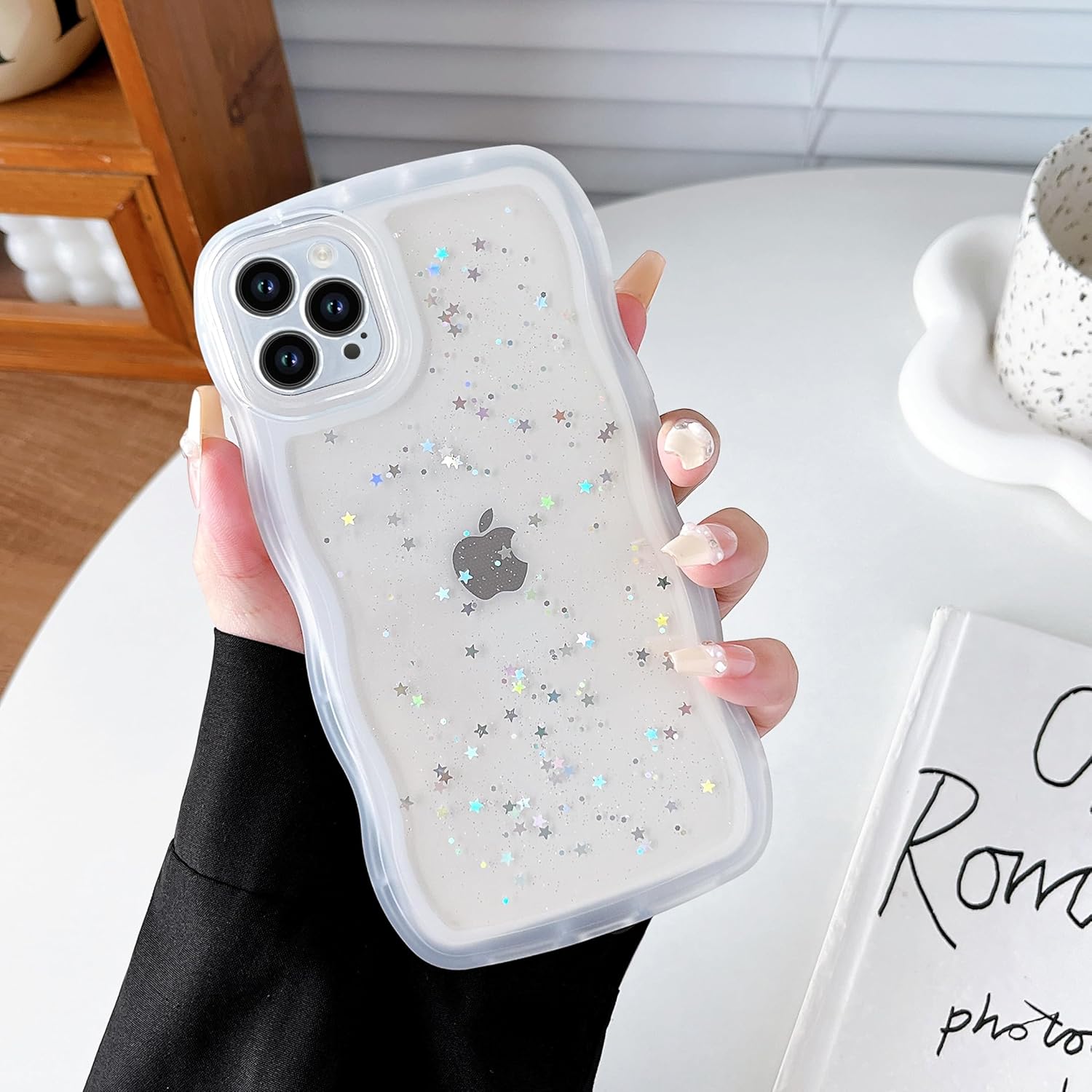 Qokey Funda para iPhone 13 Pro Max de 6.7 pulgadas, diseño de borde ondulado rizado, transparente, con purpurina brillante, bonita funda