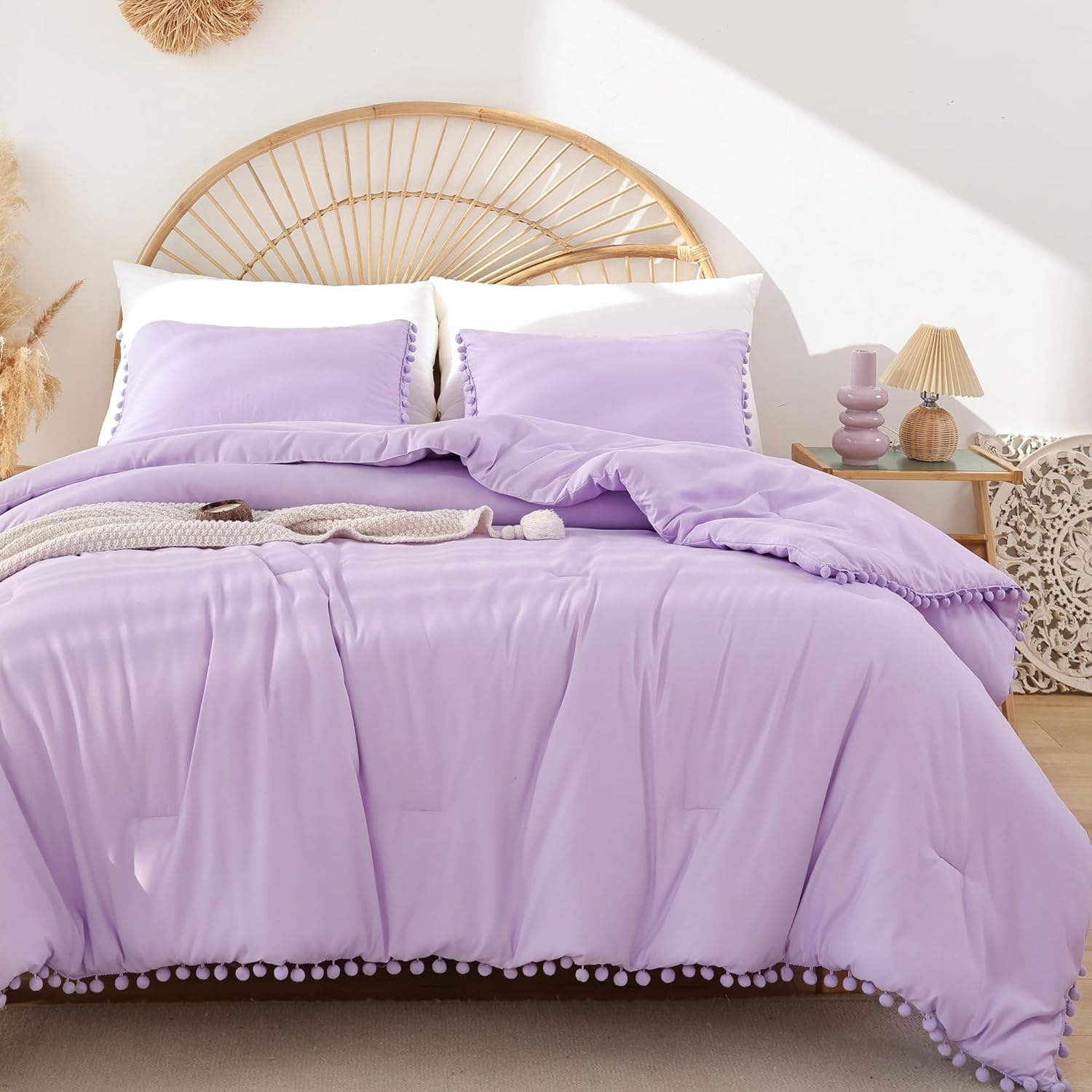 YIRDDEO Juego de edredón de 3 piezas, color morado lavanda, tamaño matrimonial, diseño de flecos y pompones, juego de ropa de cama lujoso y bohemio