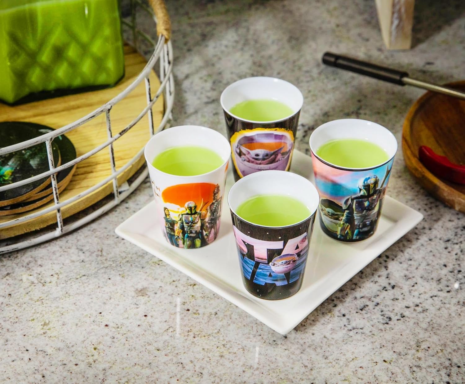 STAR WARS The Mandalorian – Mini tazas de plástico de 1.5 onzas  Juego de 4