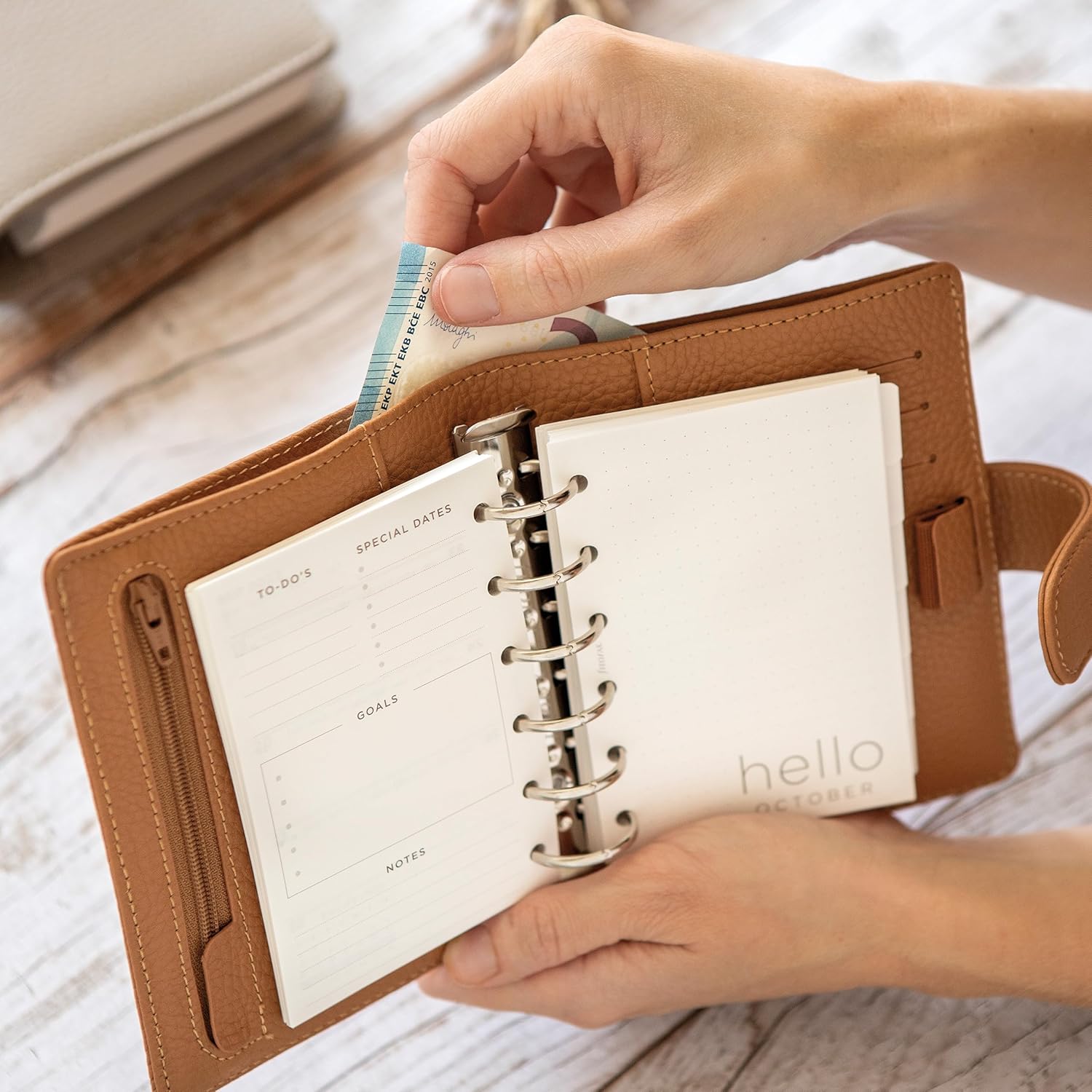 Filofax Norfolk – Organizador tamaño A5, almendra, piel suave de grano completo, seis anillos, con calendario semanal para ver cada semana,