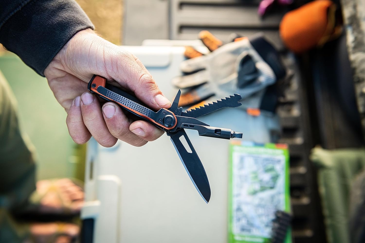 Gerber Gear Armbar Trade – Multiherramienta 8 en 1 – Hoja de borde liso de 2.5 pulgadas, barra de palanca, martillo – Equipo y equipo EDC – Onyx