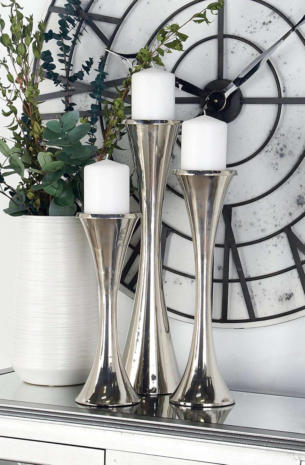 Deco 79 Moderno portavelas sólido de aluminio, juego de 3 12 pulgadas, 15 pulgadas, 18 “H, plateado
