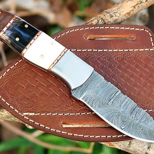 Nuevo hecho a mano 8 pulgadas hoja fija Damasco Bushcraft Skinner para caza al aire libre supervivencia cuchillo con funda de cuero Nuevo hecho a mano 8 pulgadas hoja fija Damasco Bushcraft Skinner para caza al aire libre supervivencia cuchillo con funda de cuero