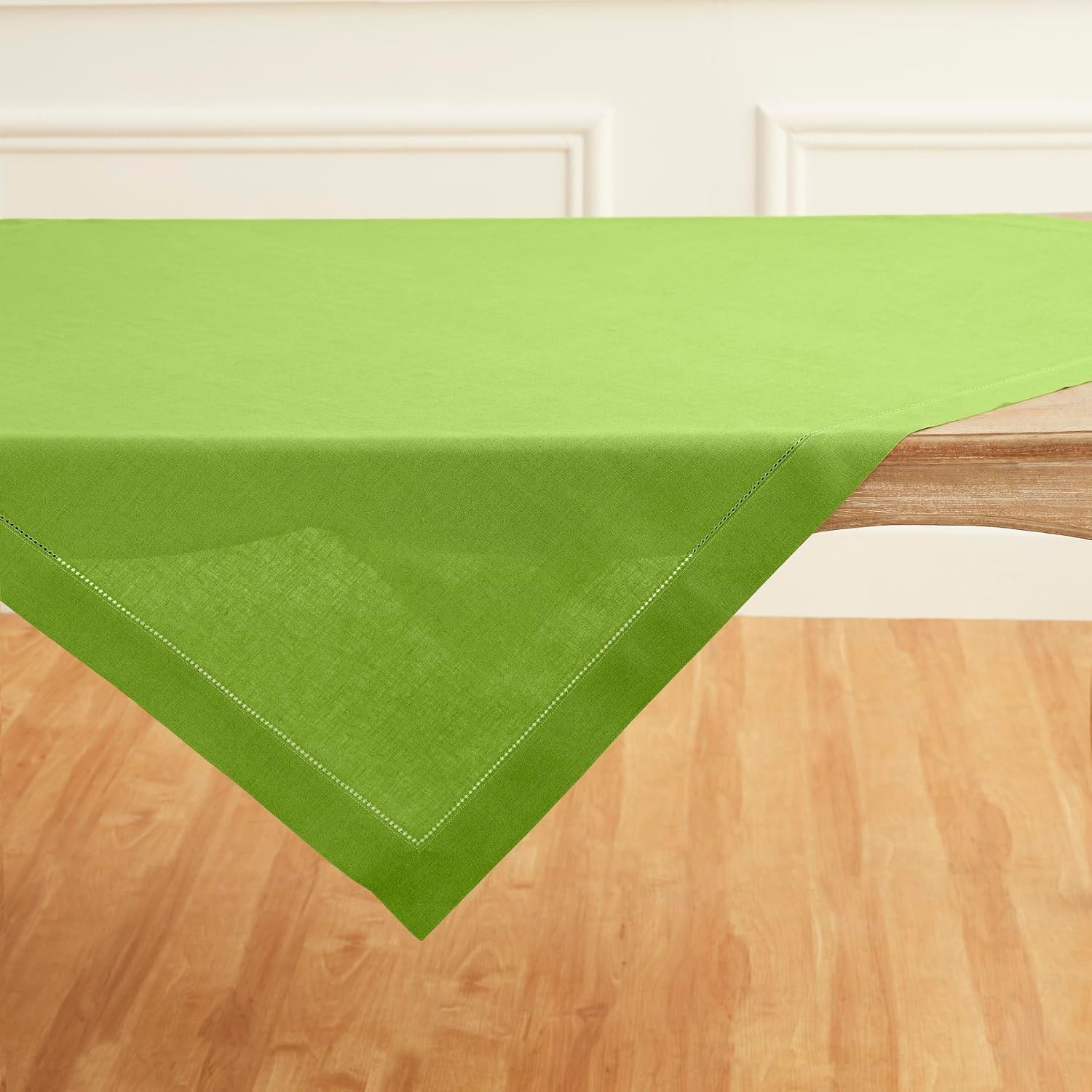 Solino Home Mantel de lino de 52 x 52 pulgadas, mantel de lino 100% puro color verde lima, manta clásica con vainica, lavable a máquina