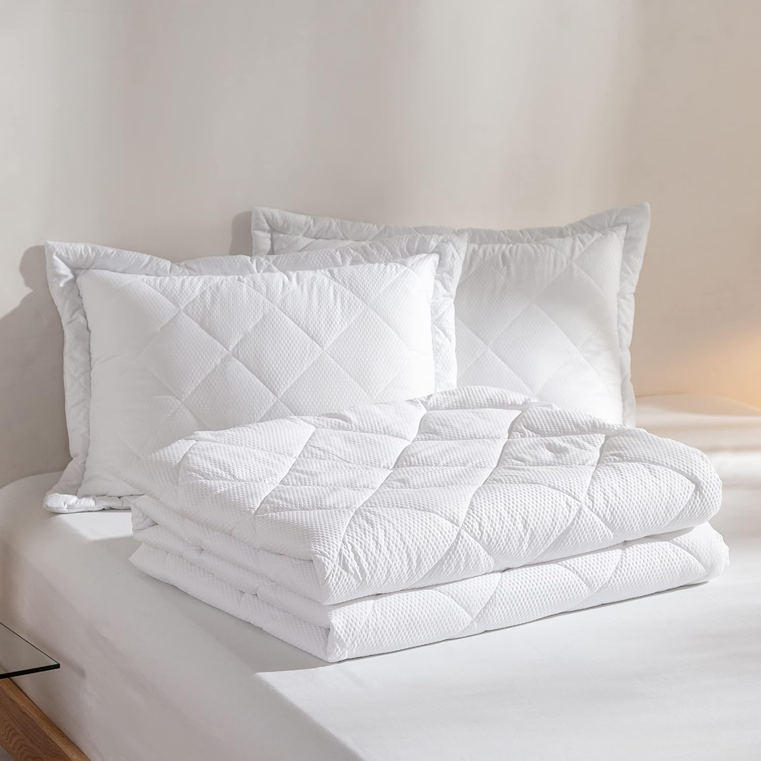 Dorrin Nessin Juego de edredón ligero, 1 manta refrescante de verano con 2 almohadas de cama, ultra suave, 3 piezas reversibles, color blanco,