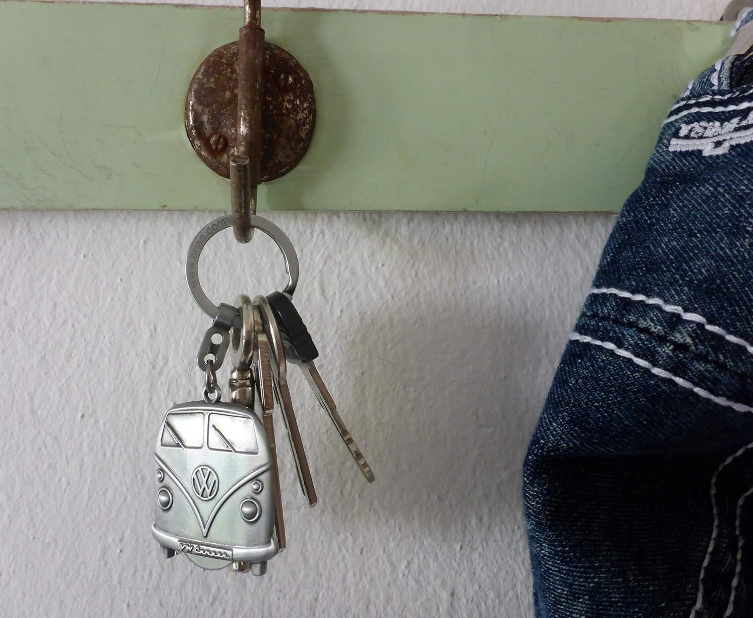 BRISA VW Collection – Llavero Volkswagen Bus T1Beetle con moneda en lata de regalo