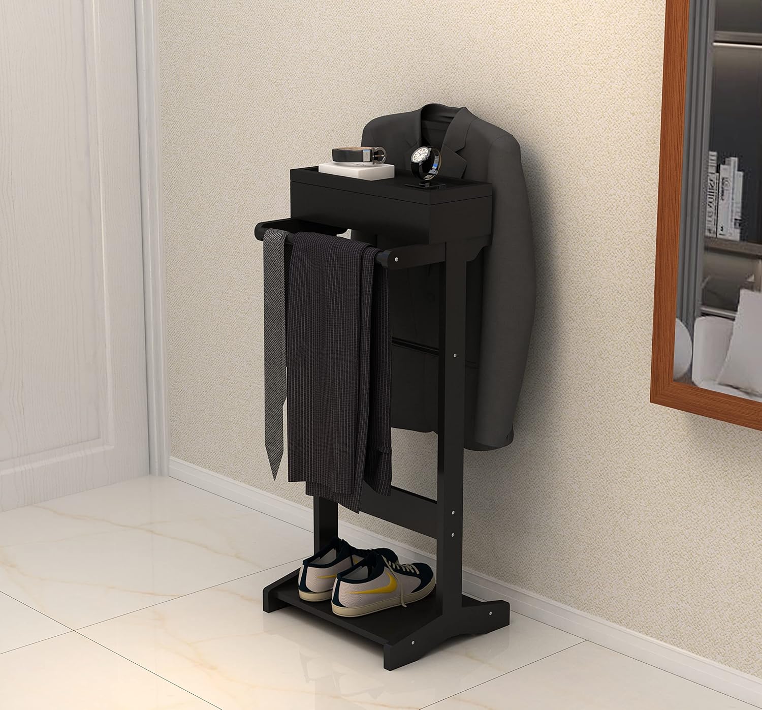 Soporte de valet para hombre, soporte de valet de ropa negra con bandeja superior, cajón, colgador de corbata y cinturón y zapatero, uso en entrada,